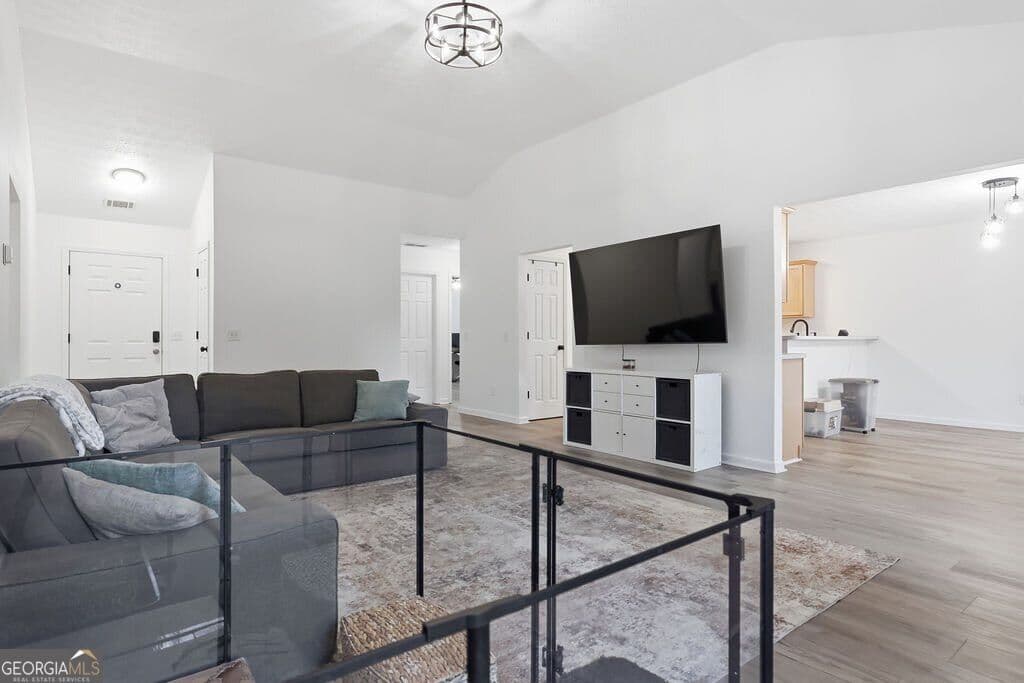 3 bedroom, 2 bathroom, 1,611 sq ft single family residence for sale at 605 Maple Forge Drive, Athens, GA 30606 — photo 4
