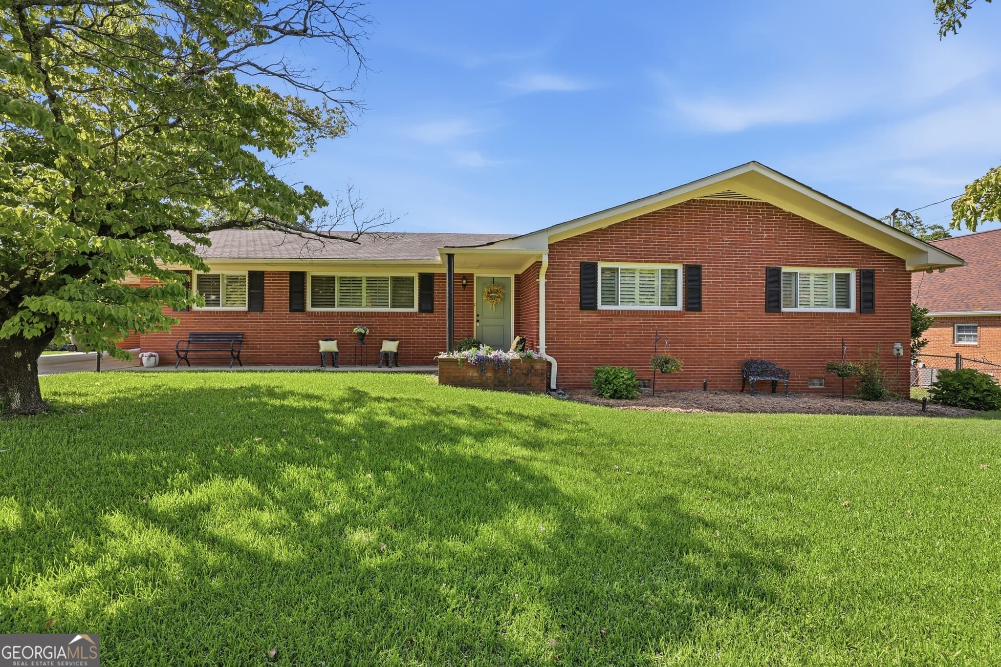 3 bedroom, 2 bathroom, 1,878 sq ft single family residence sold at 289 Skyline Drive, Toccoa, GA 30577