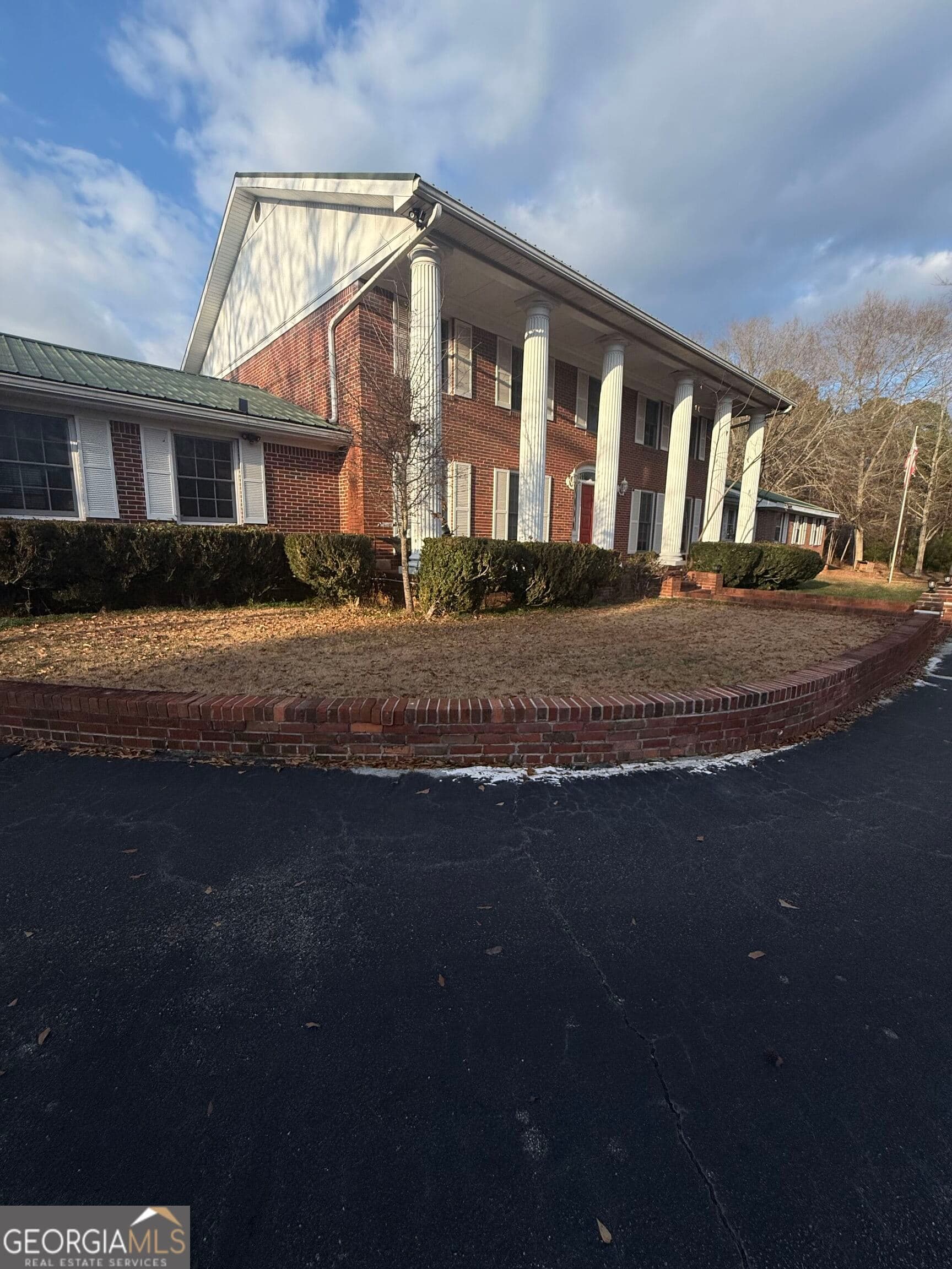 5 bedroom, 6.5 bathroom, 4,612 sq ft single family residence for sale at 3861 Newnan Road, Griffin, GA 30223 — photo 1 of 89