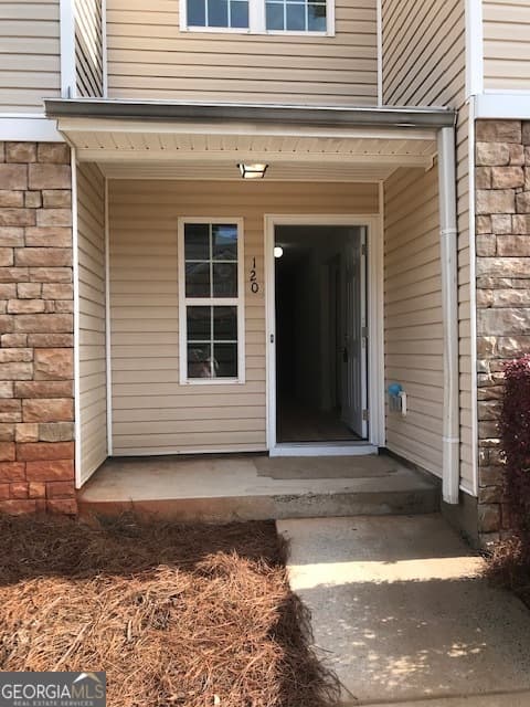 4 bedroom, 3 bathroom, 1,624 sq ft townhouse for sale at 120 Heritage Way, Jackson, GA 30233 — photo 2