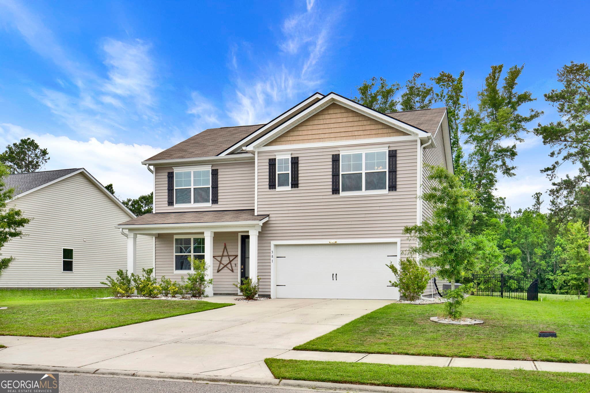 5 bedroom, 3 bathroom, 2,556 sq ft single family residence for sale at 381 Hogan Drive, Richmond Hill, GA 31324 — photo 3