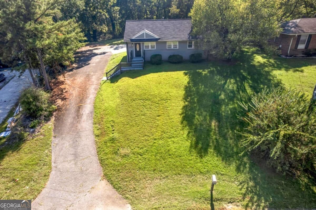 3 bedroom, 2 bathroom, 1,700 sq ft single family residence for sale at 2105 S Stone Mountain Lithonia Road, Lithonia, GA 30058 — photo 3