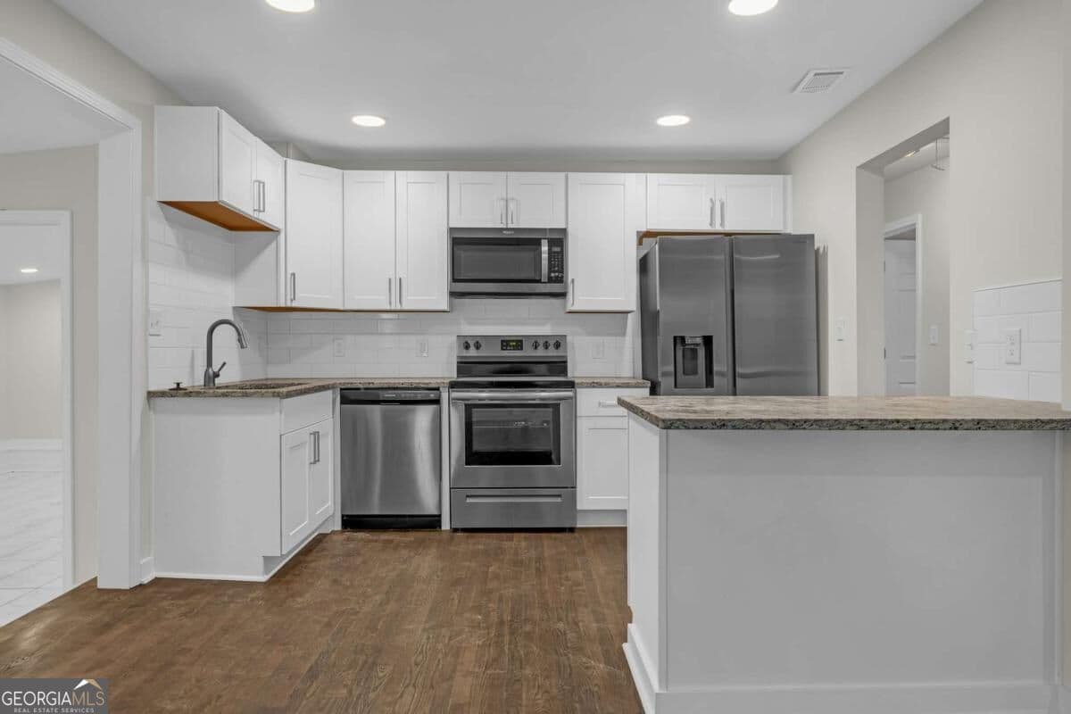 3 bedroom, 2 bathroom, 1,700 sq ft single family residence for sale at 2105 S Stone Mountain Lithonia Road, Lithonia, GA 30058 — photo 9