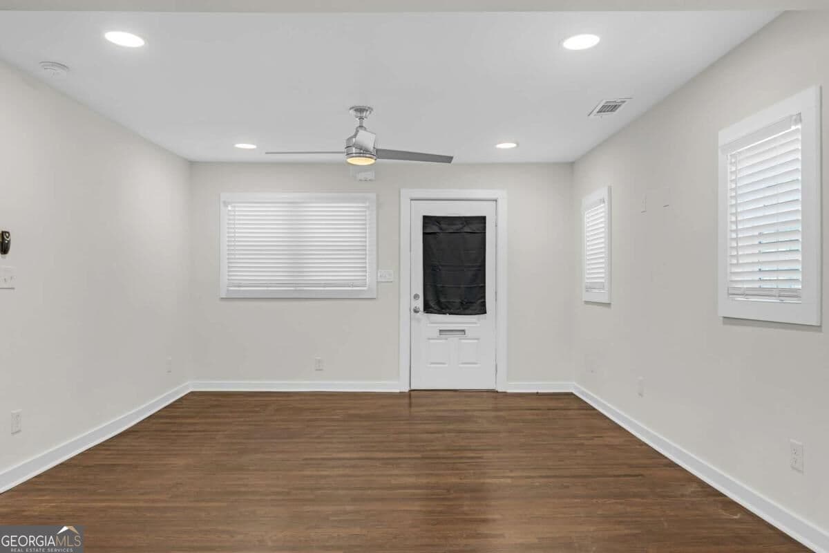 3 bedroom, 2 bathroom, 1,700 sq ft single family residence for sale at 2105 S Stone Mountain Lithonia Road, Lithonia, GA 30058 — photo 4