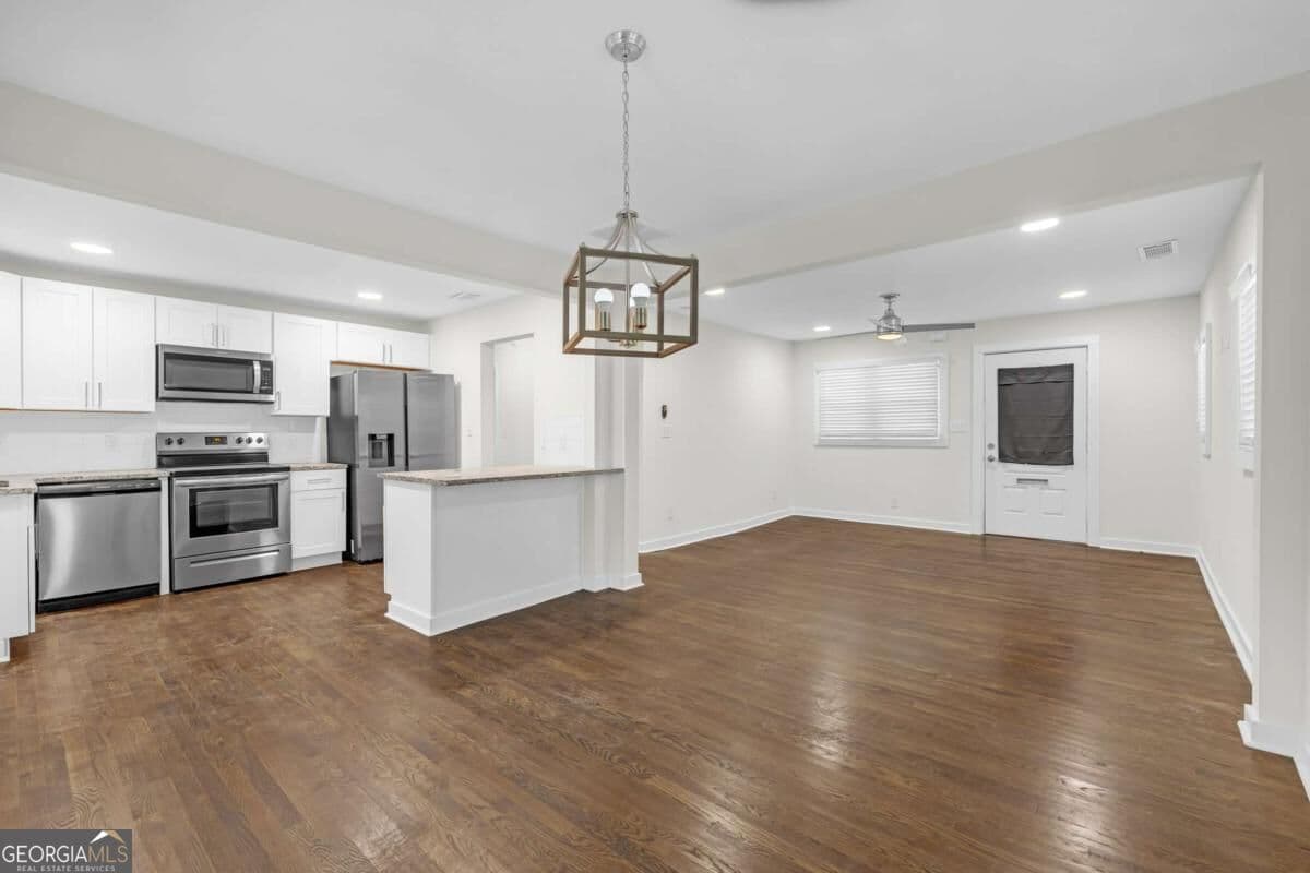 3 bedroom, 2 bathroom, 1,700 sq ft single family residence for sale at 2105 S Stone Mountain Lithonia Road, Lithonia, GA 30058 — photo 8