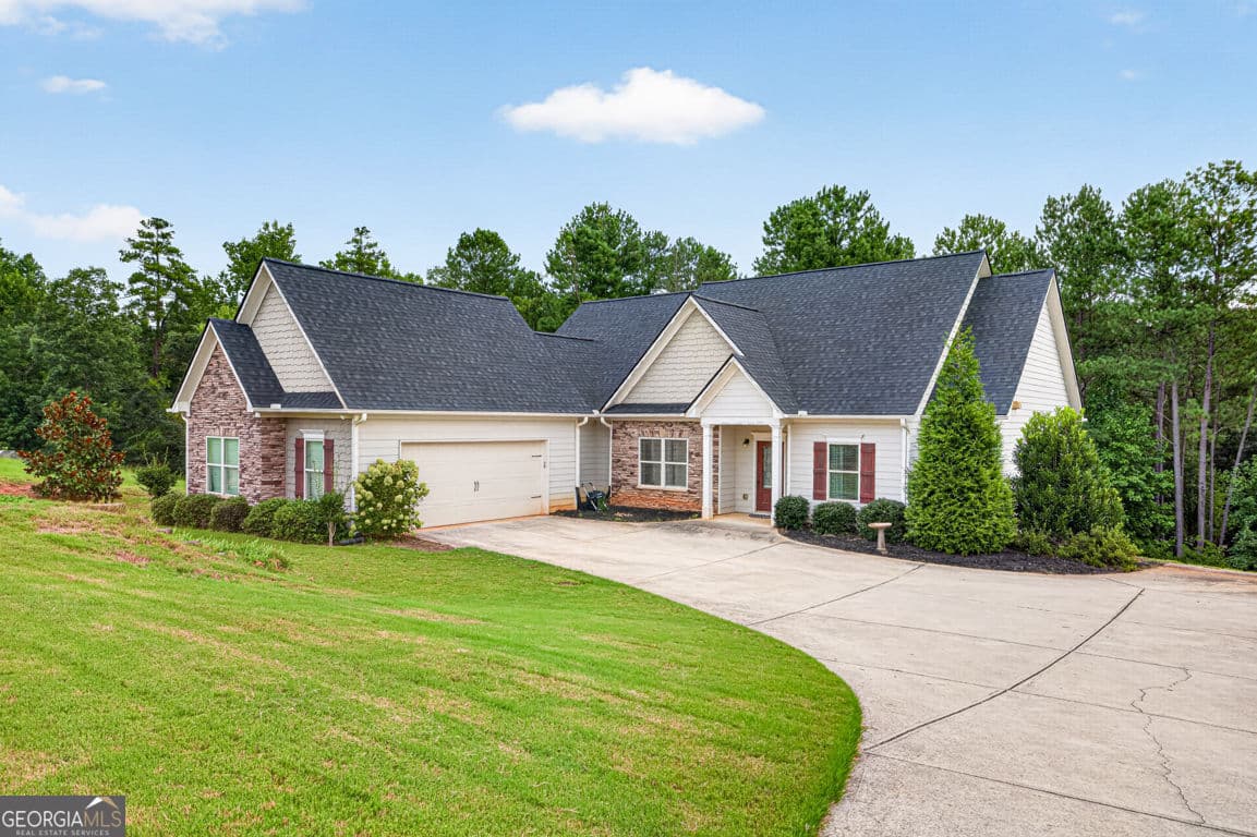 4 bedroom, 3.5 bathroom, 2,101 sq ft single family residence for sale at 2854 Shadowstone Way, Winder, GA 30680 — photo 3
