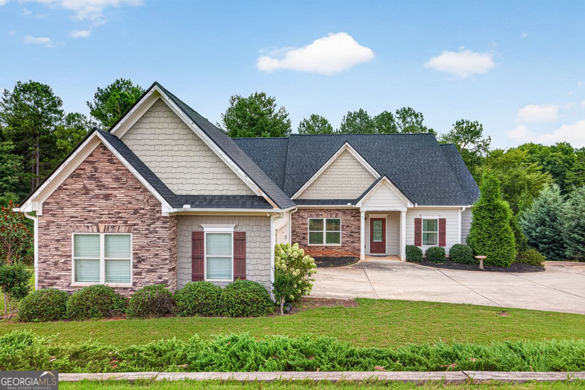 4 bedroom, 3.5 bathroom, 2,101 sq ft single family residence for sale at 2854 Shadowstone Way, Winder, GA 30680