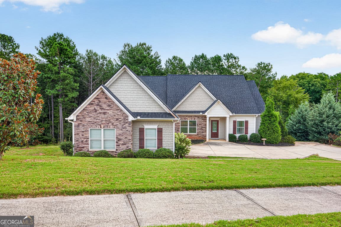 4 bedroom, 3.5 bathroom, 2,101 sq ft single family residence for sale at 2854 Shadowstone Way, Winder, GA 30680 — photo 4