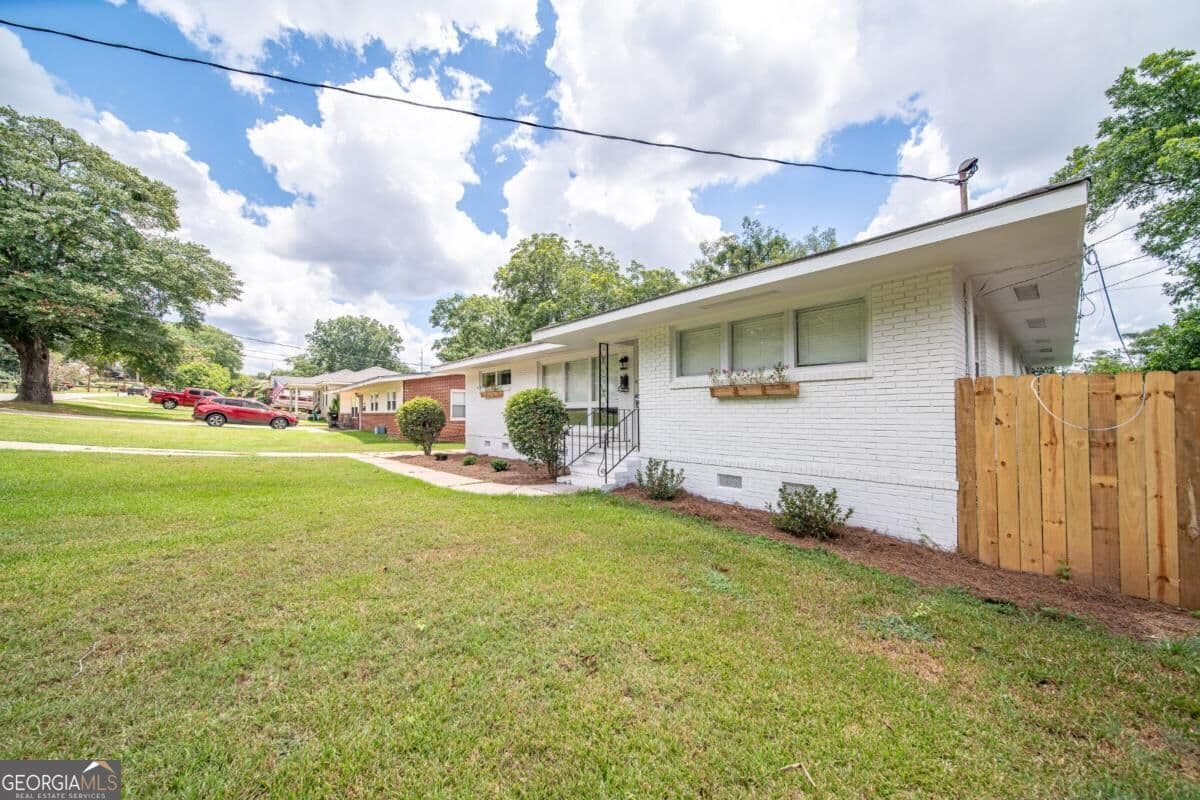 3 bedroom, 2 bathroom, 1,603 sq ft single family residence for sale at 402 46TH Street, Columbus, GA 31904 — photo 3