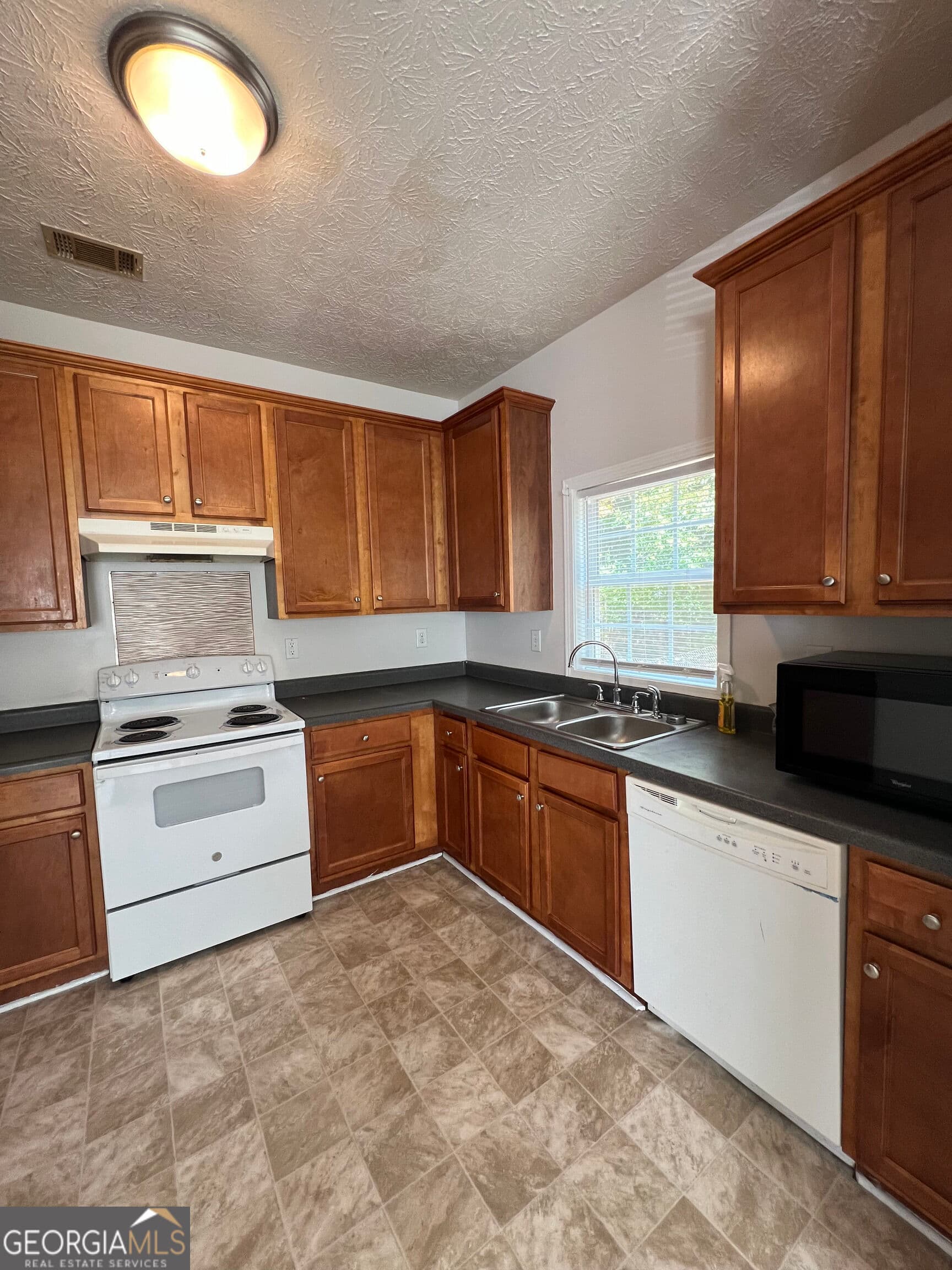 3 bedroom, 2 bathroom, 1,434 sq ft single family residence for rent at 390 Hawthorne Extension, Athens, GA 30606 for $1,350 a month — photo 4