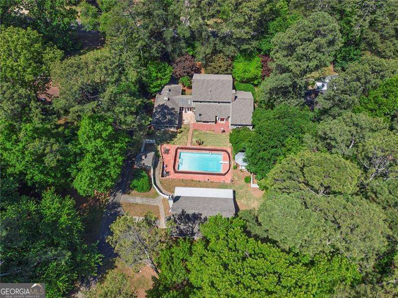 5 bedroom, 3.5 bathroom single family residence sold at 1670 Huntington Drive, Marietta, GA 30066