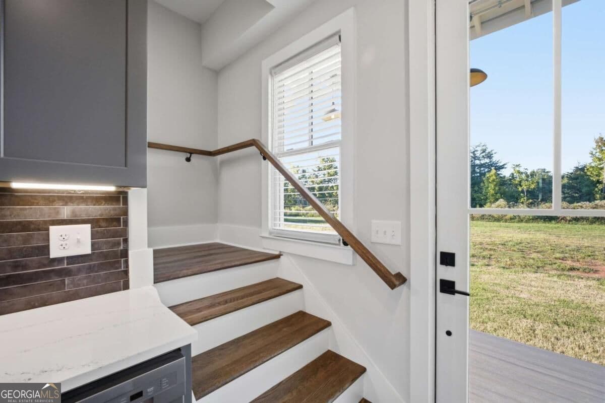 2 bedroom, 1.5 bathroom, 792 sq ft single family residence for sale at 184 W Jarrard Street UNIT 3, Cleveland, GA 30528 — photo 9