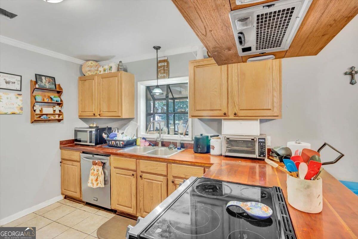 3 bedroom, 2 bathroom, 1,840 sq ft single family residence for sale at 119 Querecho Lane, Albany, GA 31707 — photo 7