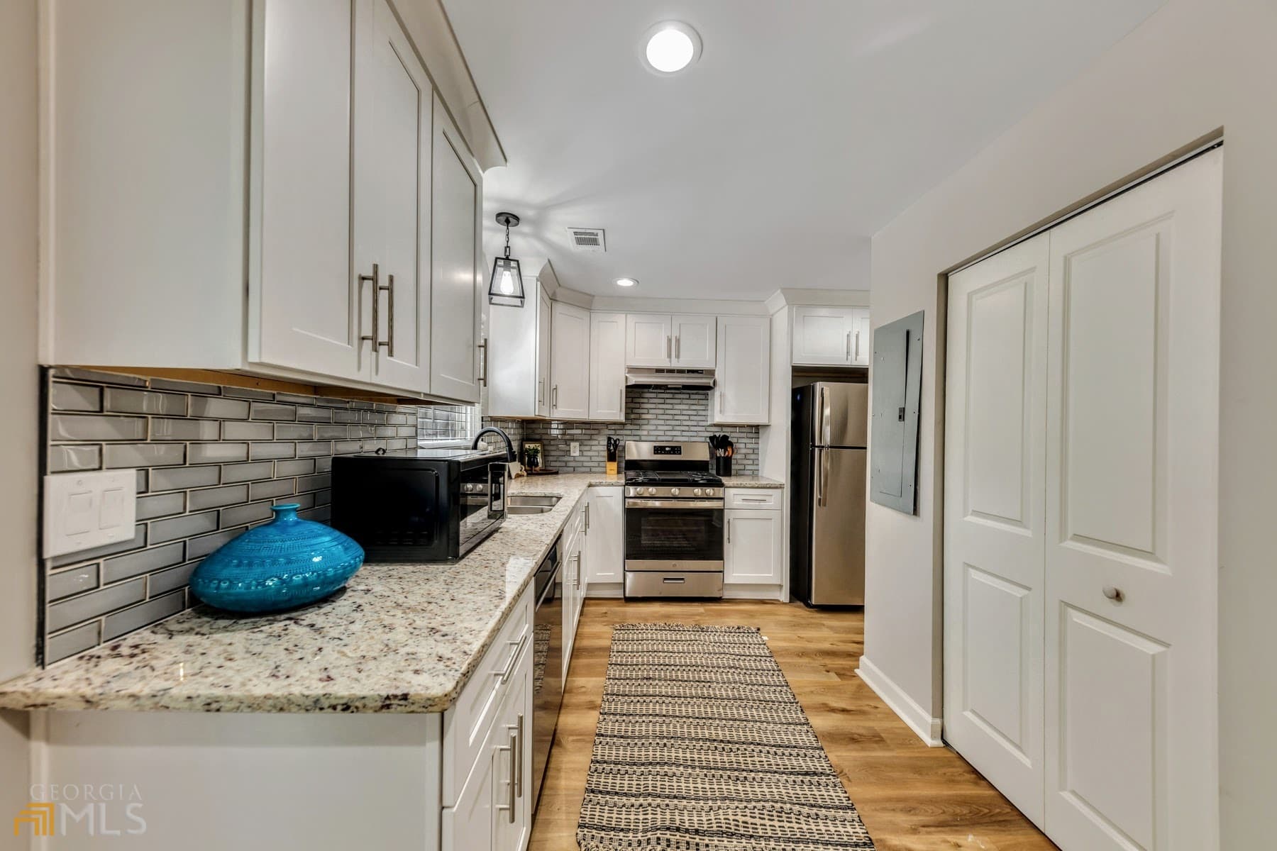 2 bedroom, 2.5 bathroom, 1,400 sq ft townhouse for rent at 1018 Falling Valley Court, Smyrna, GA 30080 for $4,200 a month — photo 4