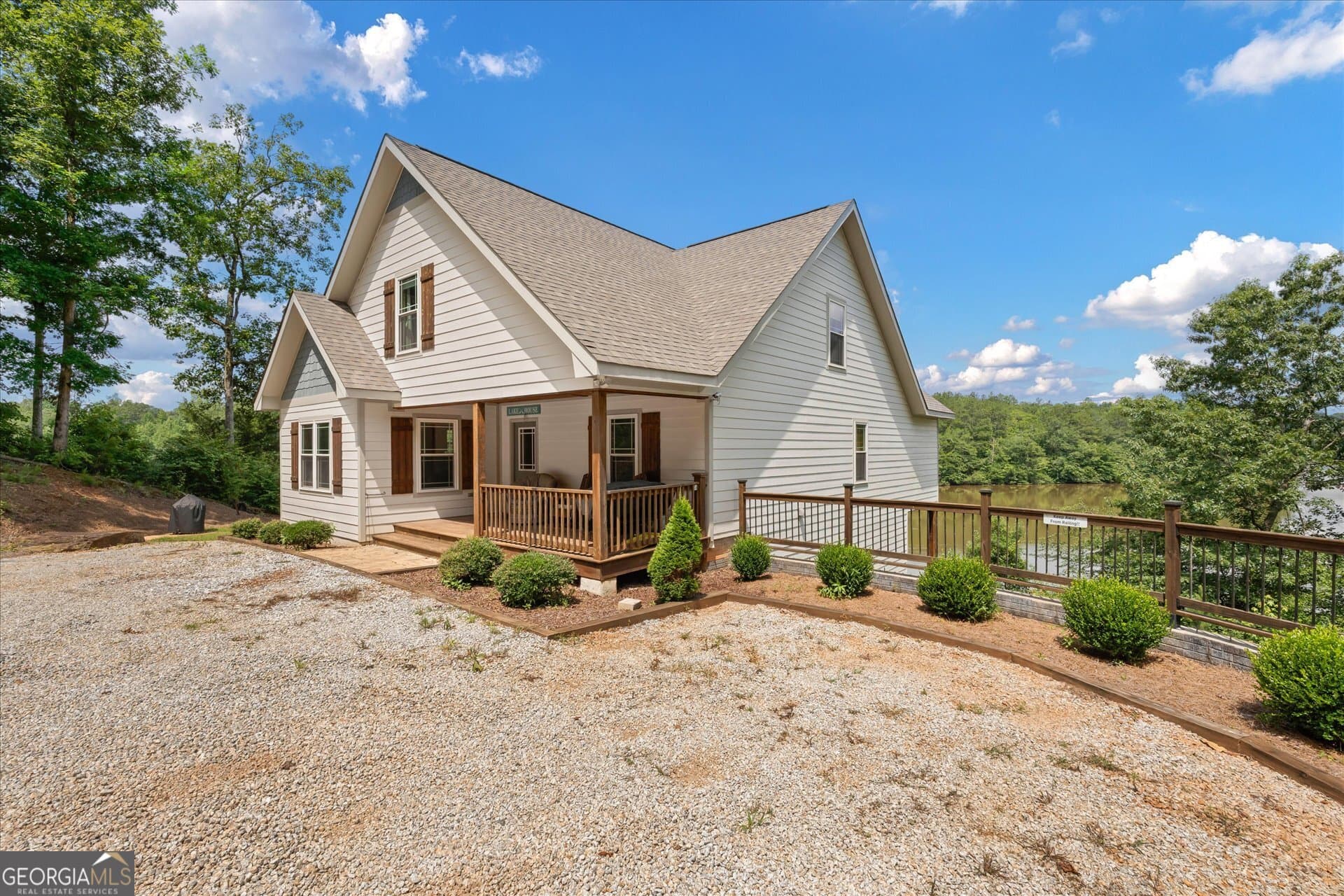 5 bedroom, 3.5 bathroom, 2,973 sq ft single family residence under contract at 17 N Waterview Drive, Wedowee, AL 36278 — photo 6