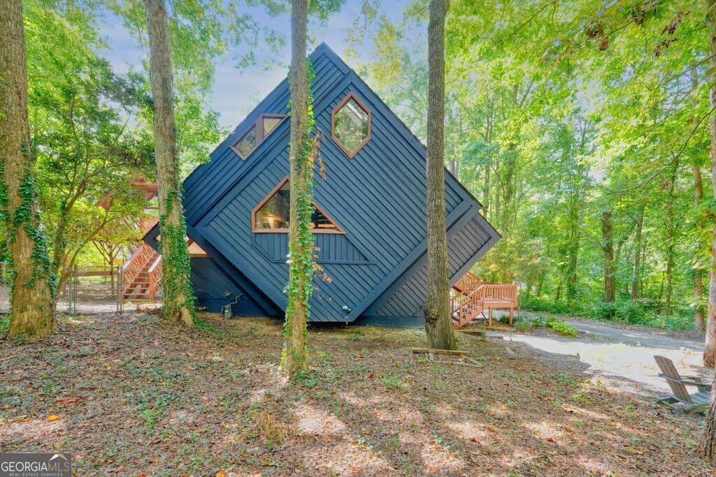 4 bedroom, 3 bathroom, 2,886 sq ft single family residence for sale at 2965 Pond View Court, Marietta, GA 30062