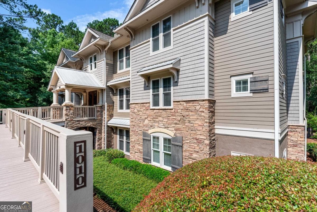 2 bedroom, 2 bathroom, 1,521 sq ft condominium for sale at 1010B Portage Trail, Greensboro, GA 30642 — photo 1 of 54