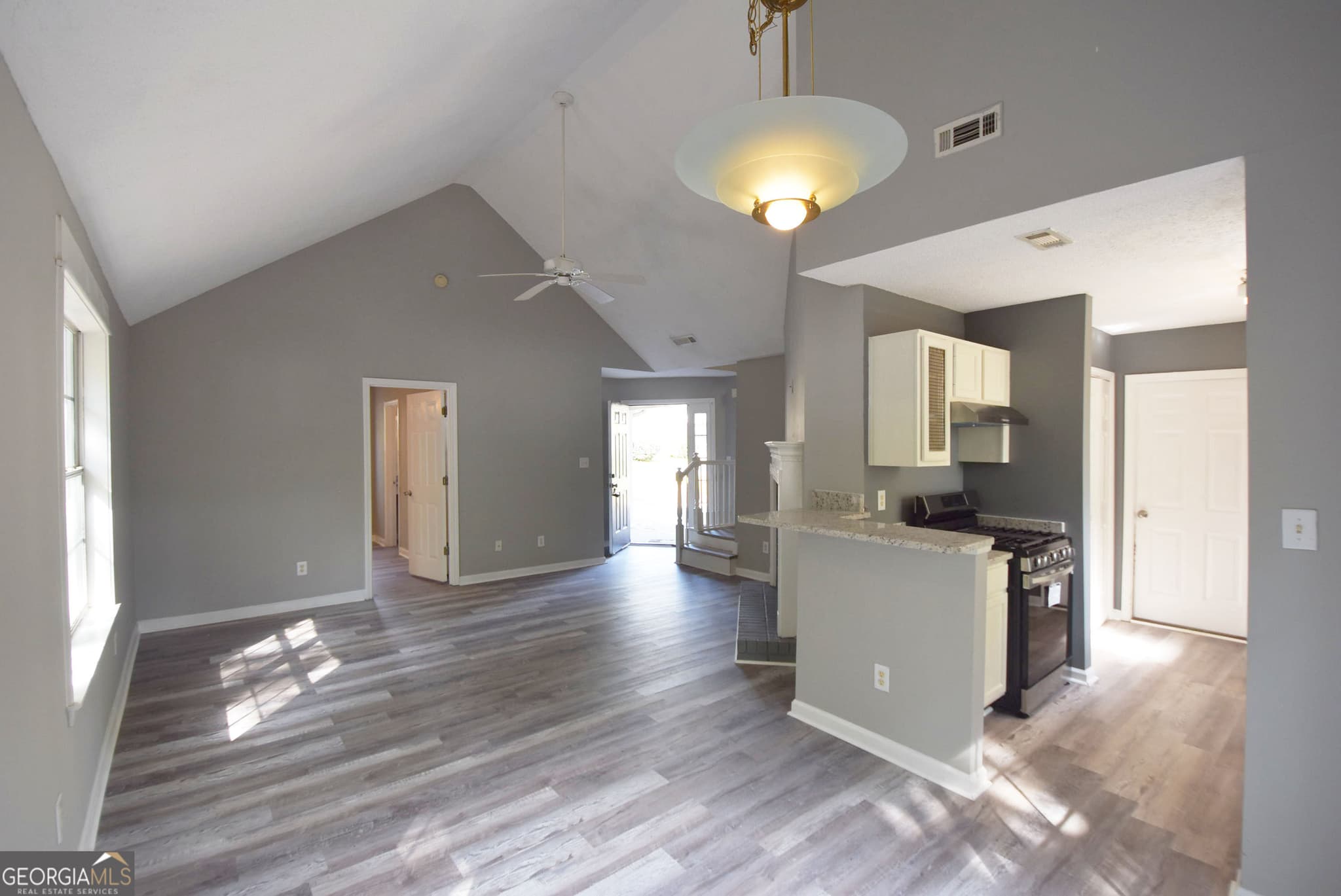 3 bedroom, 2 bathroom, 1,328 sq ft single family residence for rent at 700 S Fairfield Drive, Peachtree City, GA 30269 for $2,200 a month — photo 4