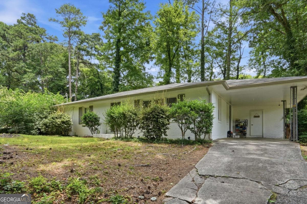3 bedroom, 1 bathroom, 1,130 sq ft single family residence for rent at 581 Meadowbrook Drive, Marietta, GA 30067 for $2,300 a month — photo 2