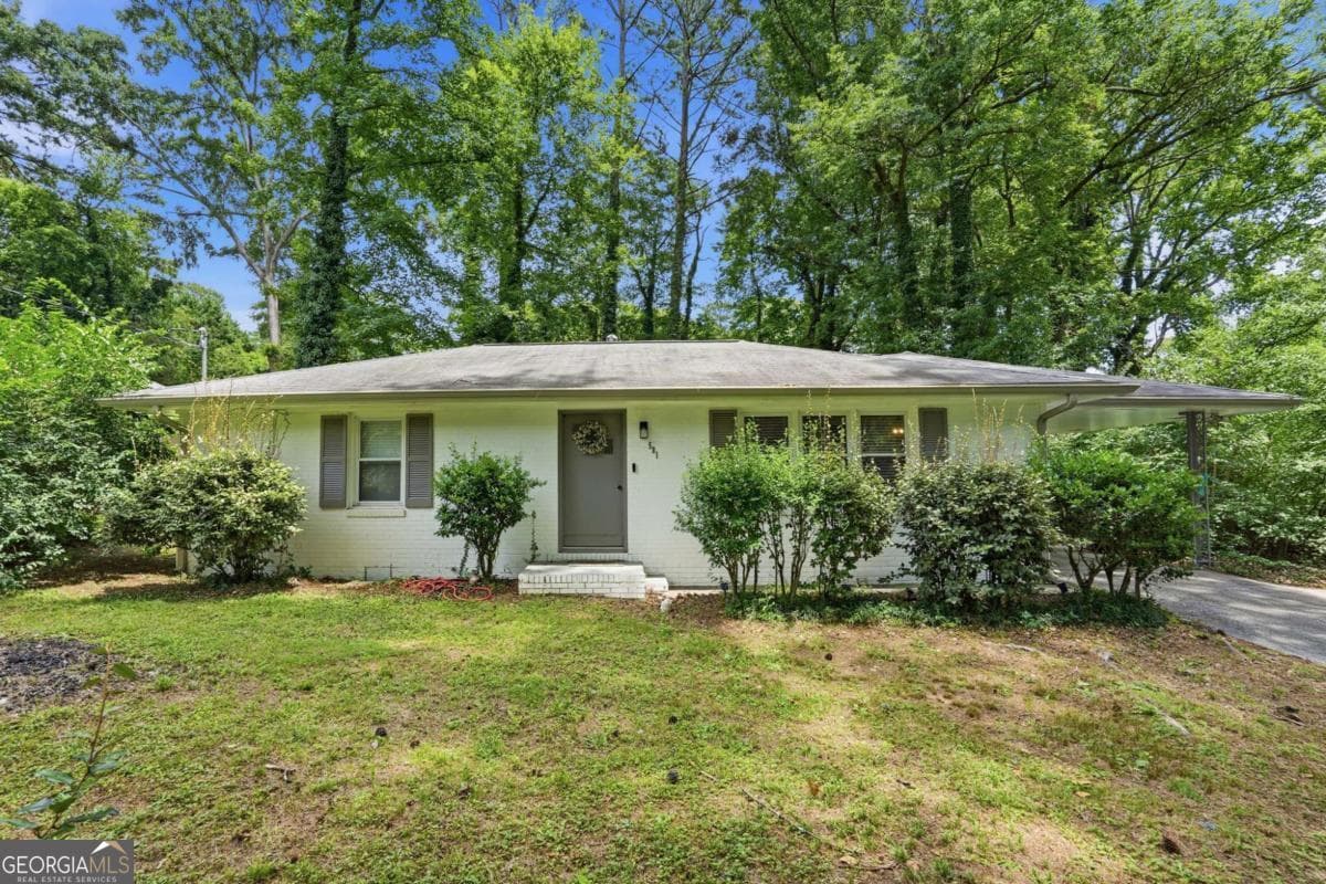3 bedroom, 1 bathroom, 1,130 sq ft single family residence for rent at 581 Meadowbrook Drive, Marietta, GA 30067 for $2,300 a month — photo 1 of 13