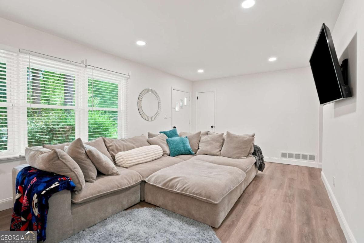 3 bedroom, 1 bathroom, 1,130 sq ft single family residence for rent at 581 Meadowbrook Drive, Marietta, GA 30067 for $2,300 a month — photo 4