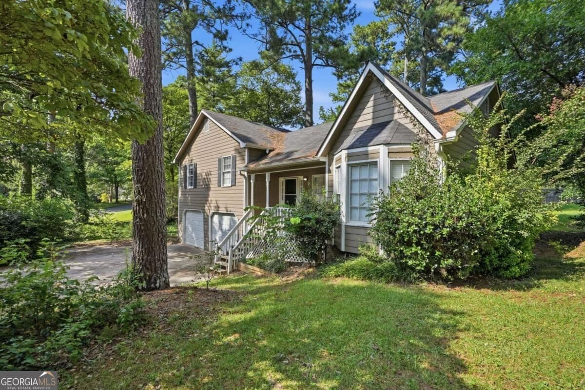 3 bedroom, 2 bathroom, 1,344 sq ft single family residence for sale at 1948 Winding Creek Lane, Marietta, GA 30064 — photo 2