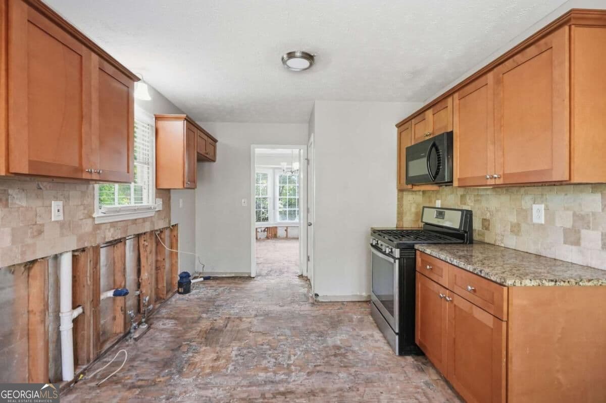 3 bedroom, 2 bathroom, 1,344 sq ft single family residence for sale at 1948 Winding Creek Lane, Marietta, GA 30064 — photo 6