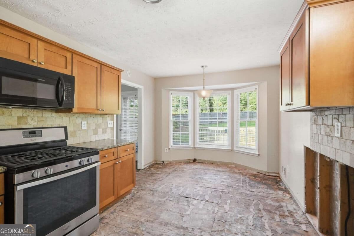 3 bedroom, 2 bathroom, 1,344 sq ft single family residence for sale at 1948 Winding Creek Lane, Marietta, GA 30064 — photo 7