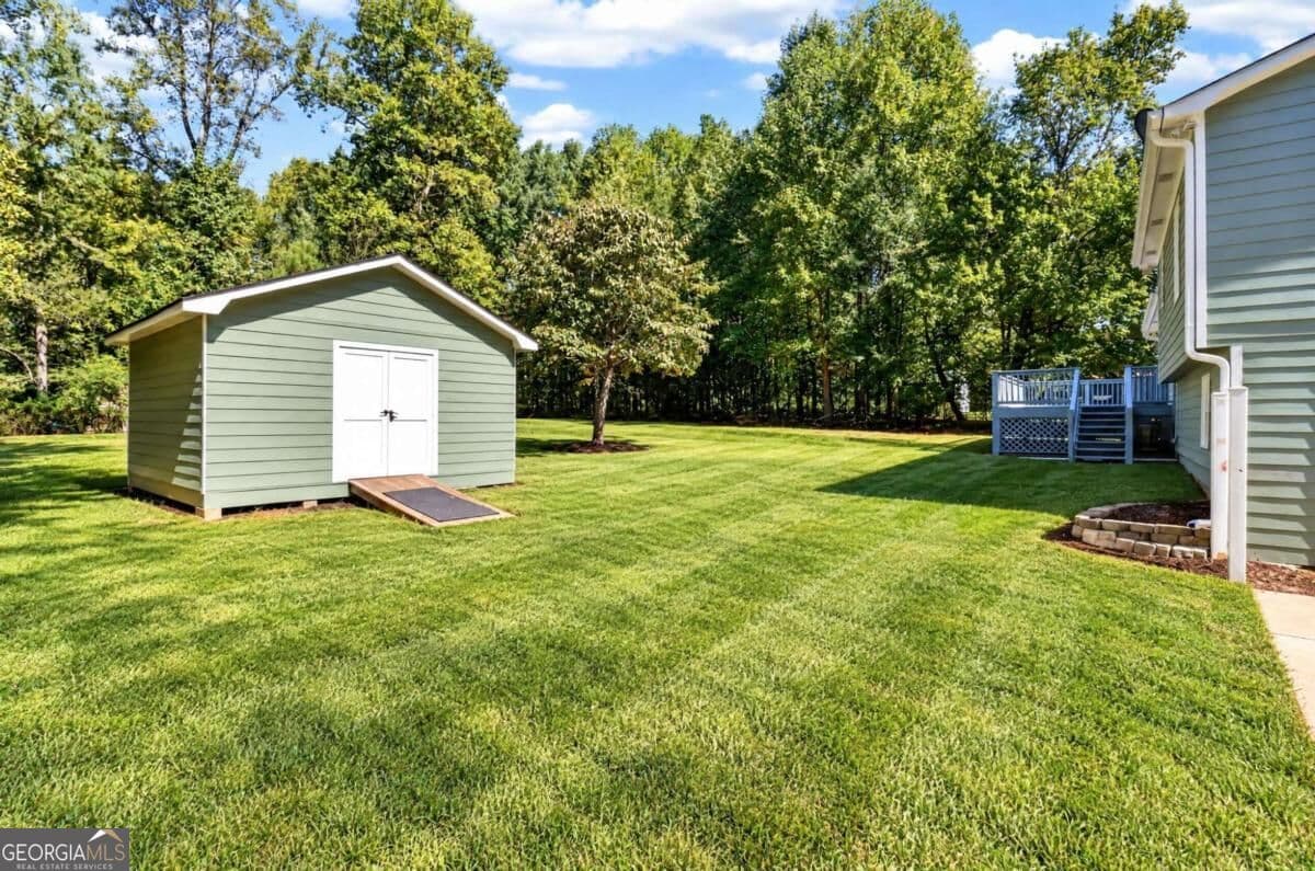 3 bedroom, 2 bathroom single family residence for rent at 2932 Brett Circle, Acworth, GA 30101 for $2,300 a month — photo 4