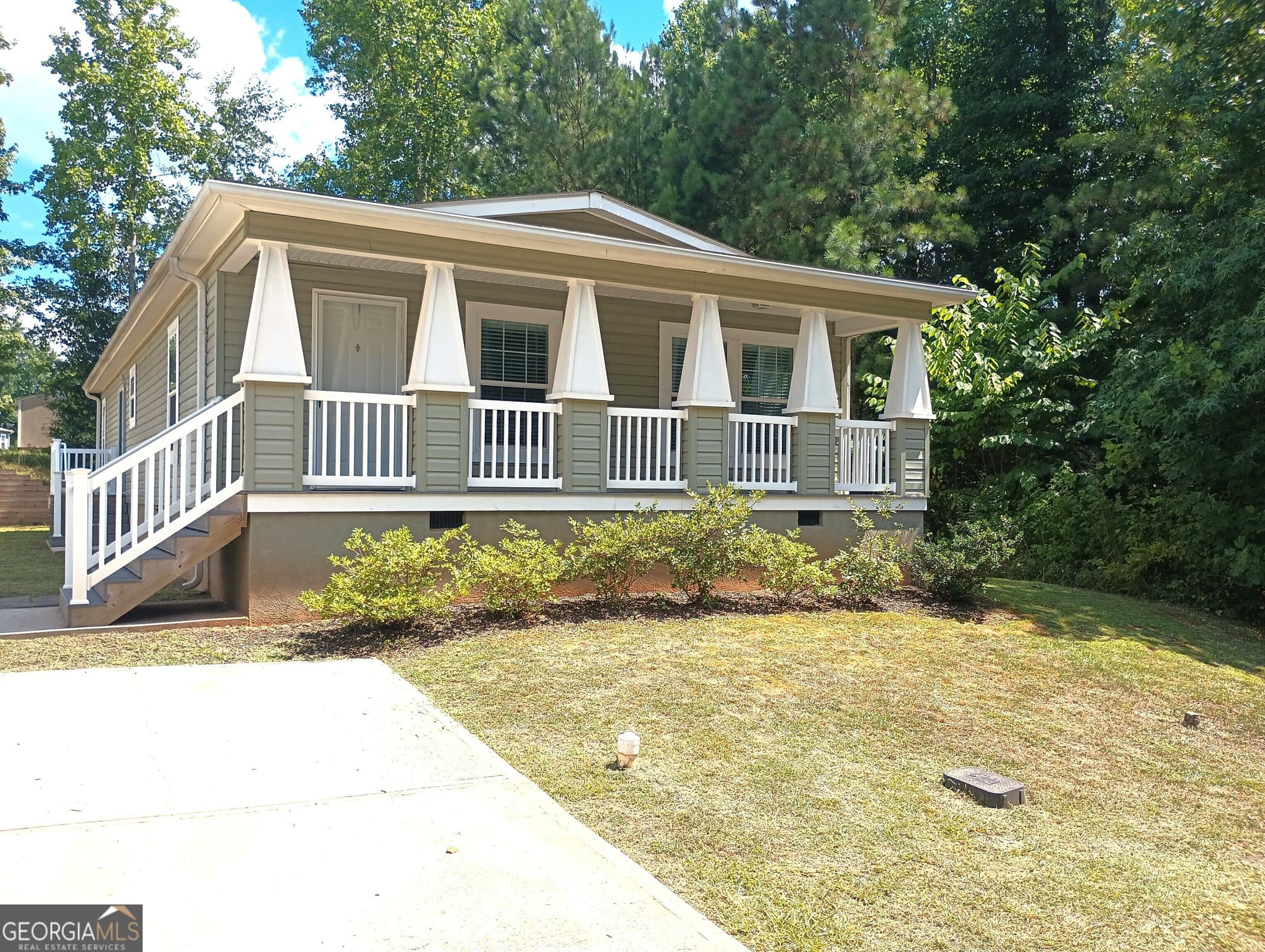 3 bedroom, 2 bathroom, 1,848 sq ft manufactured home,single family residence for sale at 105 Bob White Lane, Newnan, GA 30263