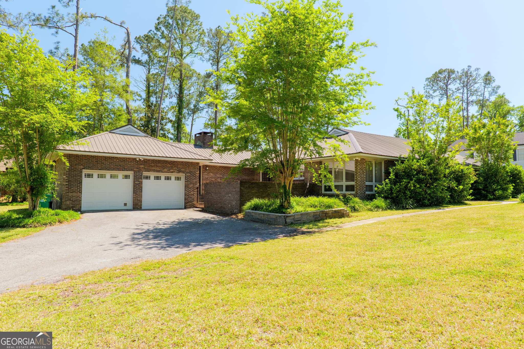 3 bedroom, 2.5 bathroom, 2,502 sq ft single family residence sold at 2303 Riverhill Drive, Valdosta, GA 31602