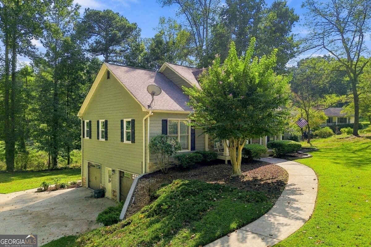 3 bedroom, 2 bathroom, 1,536 sq ft single family residence for sale at 120 Mason Drive, Canton, GA 30115 — photo 3