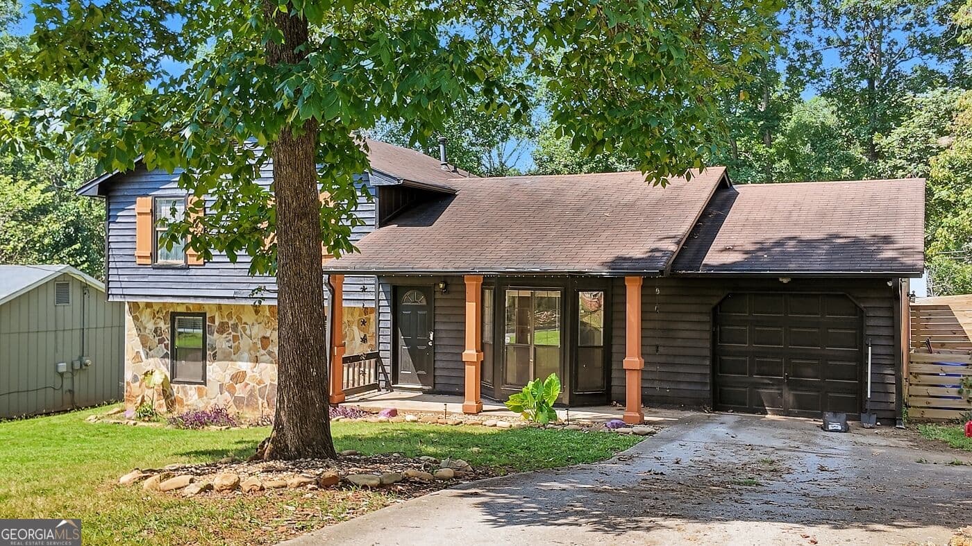 4 bedroom, 3 bathroom, 1,853 sq ft single family residence for sale at 1961 Woodlot Trail, Lithonia, GA 30058 — photo 2