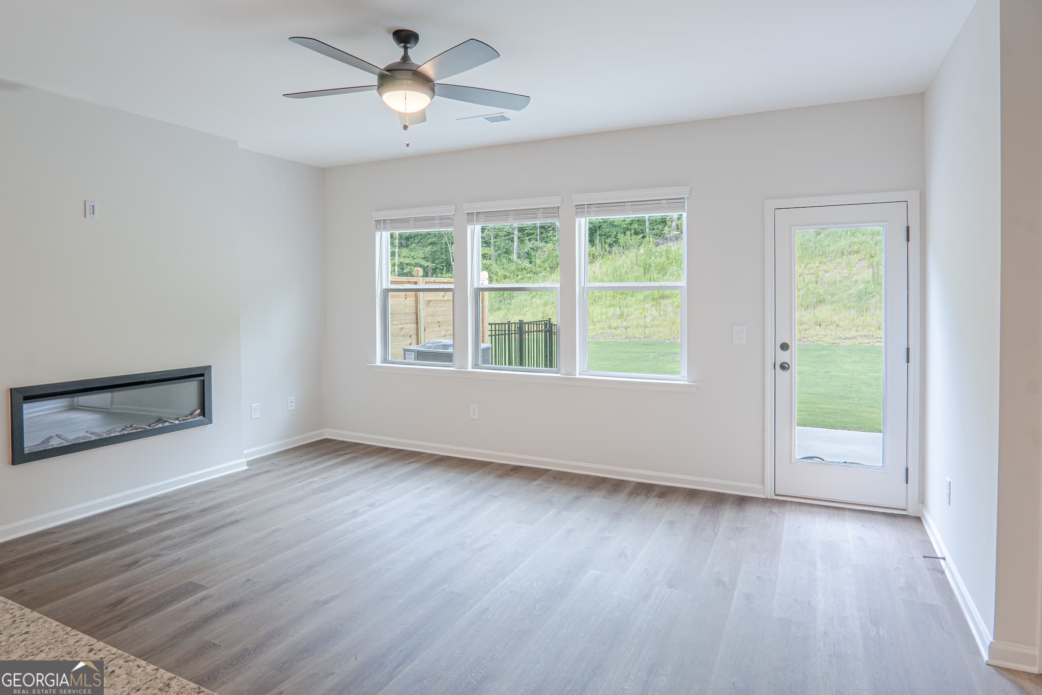 3 bedroom, 2.5 bathroom townhouse for rent at 365 Summit View Lan 5, Jasper, GA 30143 for $1,995 a month — photo 2