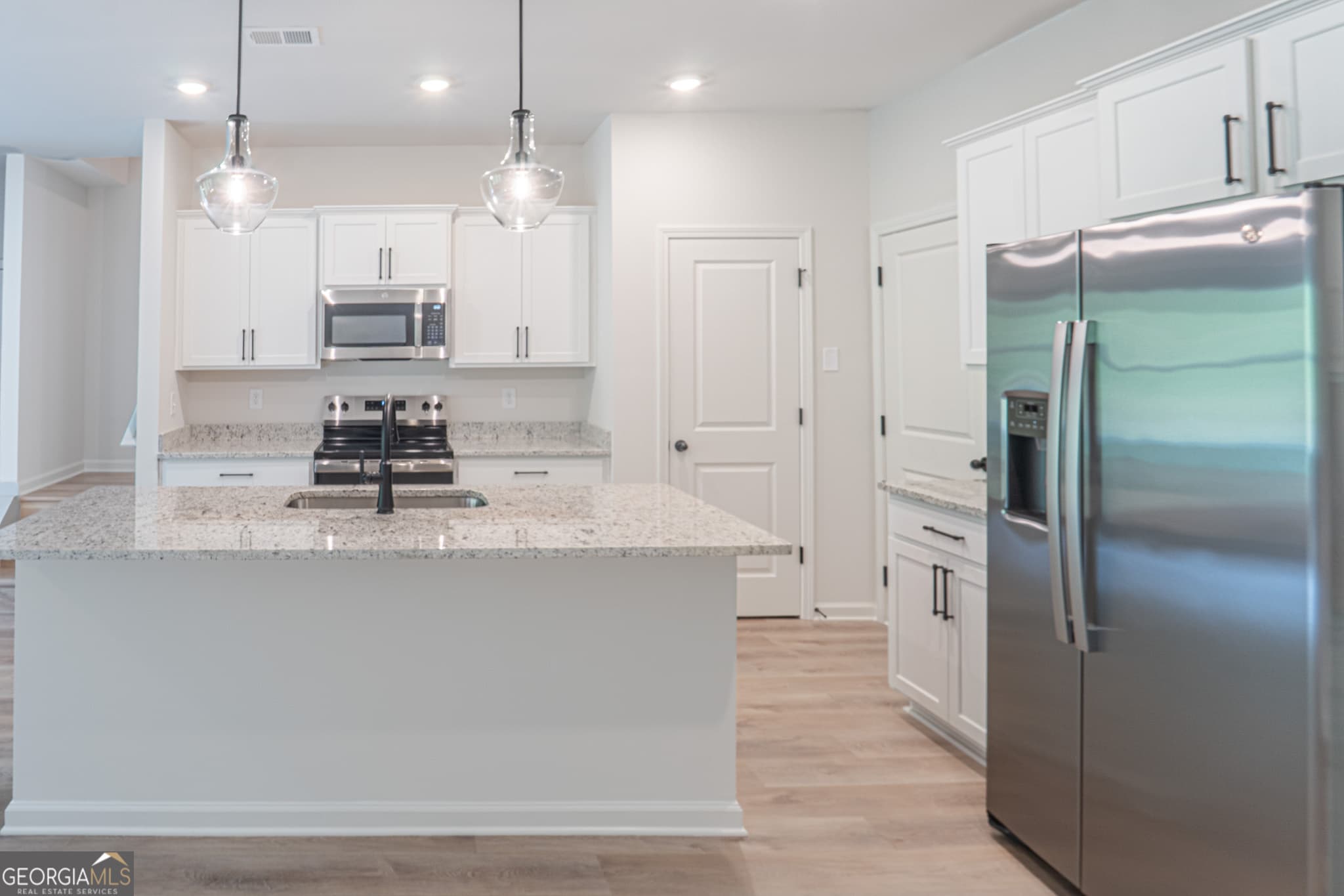 3 bedroom, 2.5 bathroom townhouse for rent at 365 Summit View Lan 5, Jasper, GA 30143 for $1,995 a month — photo 6
