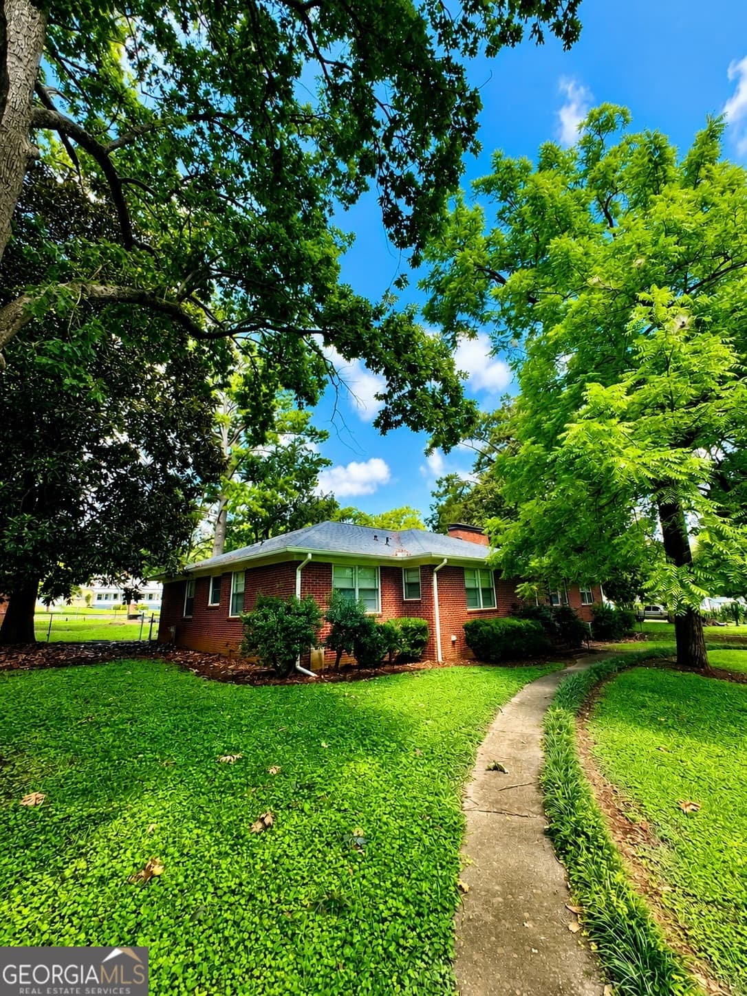 4 bedroom, 3 bathroom, 2,964 sq ft single family residence for sale at 17 Deforest Avenue, Trion, GA 30753 — photo 2