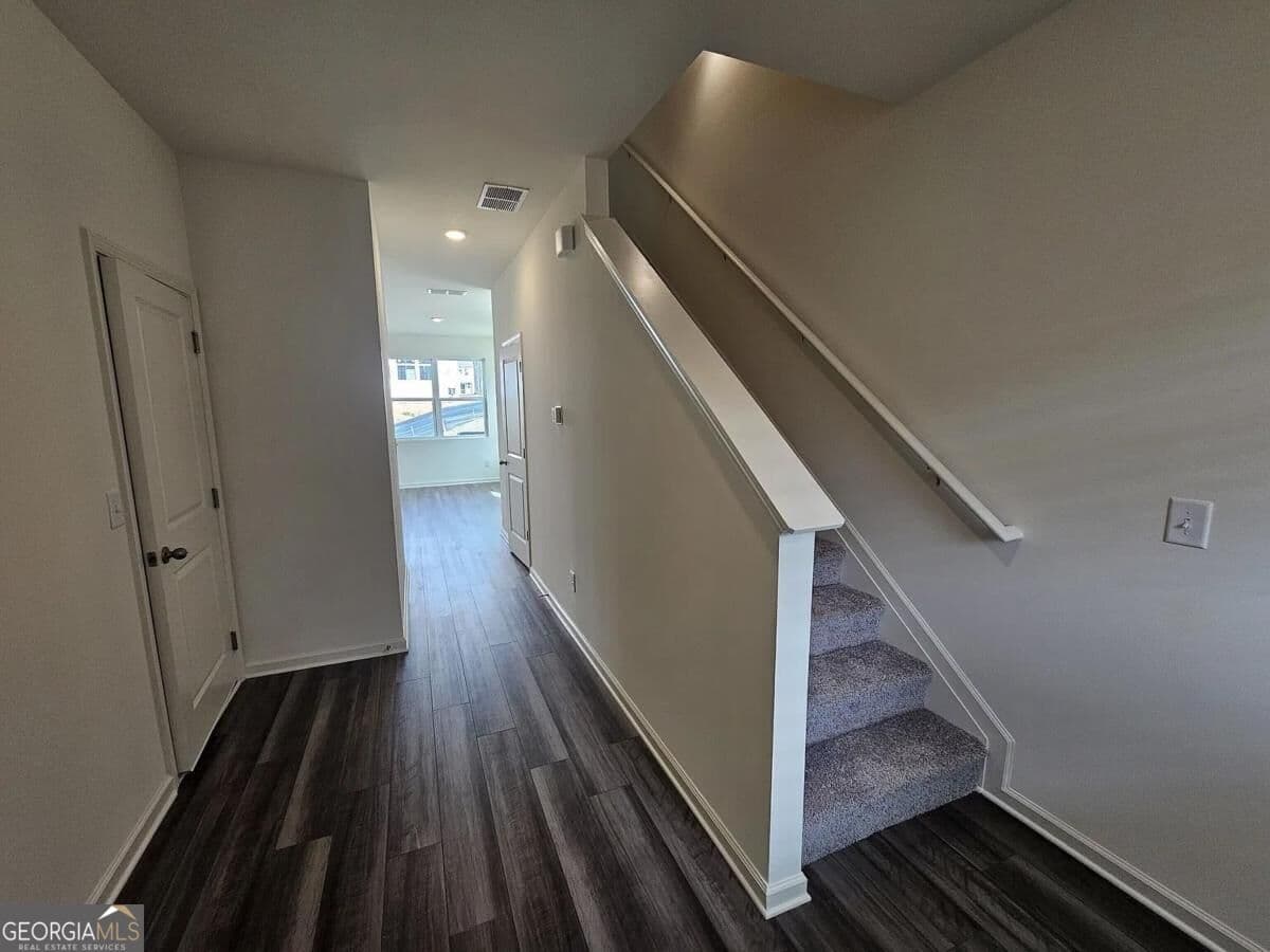 3 bedroom, 3 bathroom, 1,356 sq ft townhouse for sale at 3513 Condor Court, Atlanta, GA 30331 — photo 2