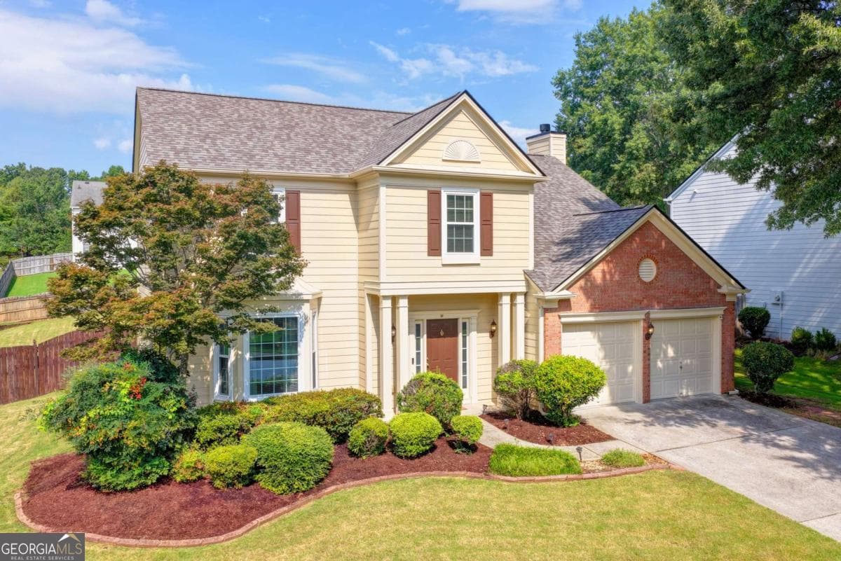 4 bedroom, 2.5 bathroom, 2,283 sq ft single family residence for sale at 900 Cherringham Court, Johns Creek, GA 30005 — photo 2