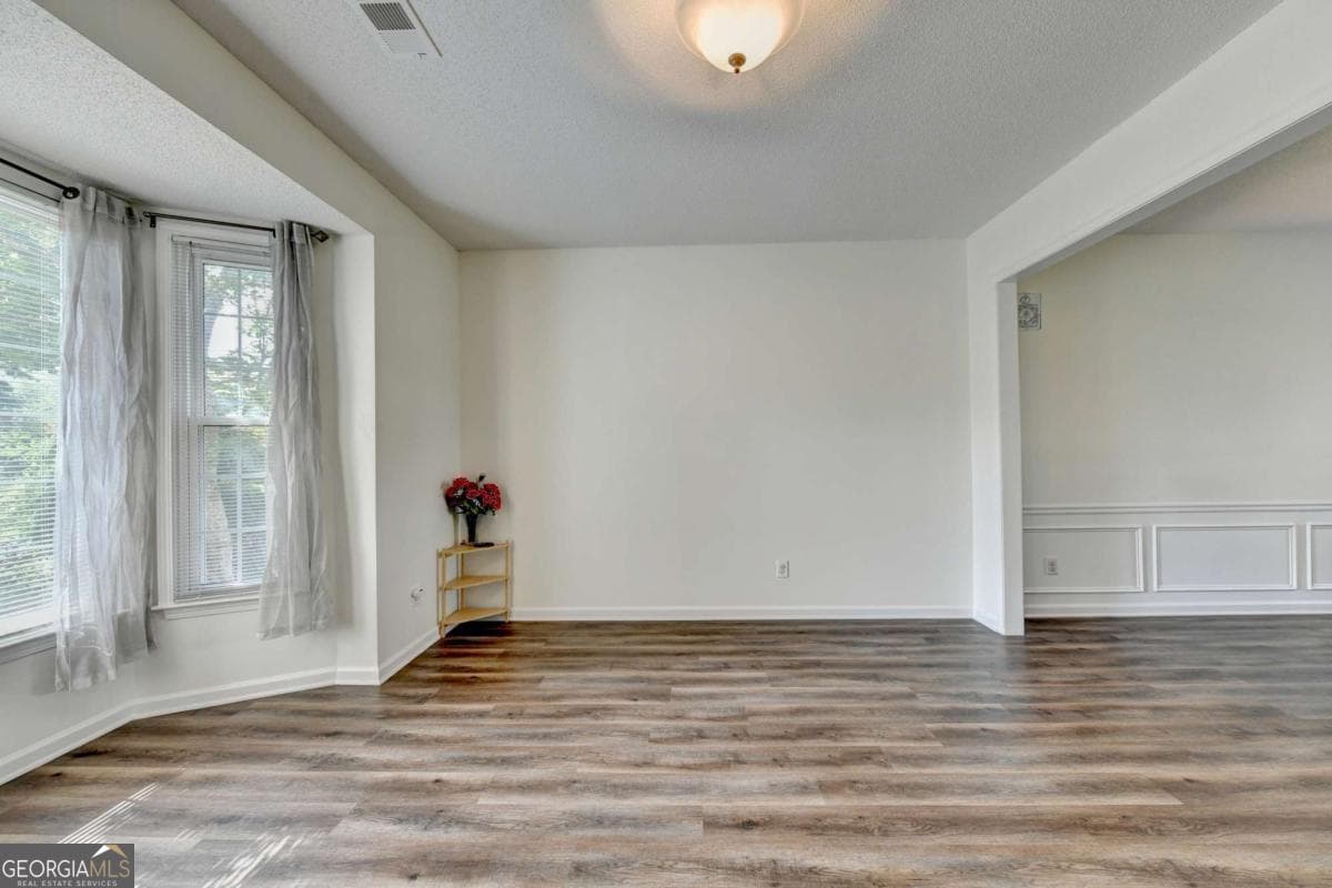 4 bedroom, 2.5 bathroom, 2,283 sq ft single family residence for sale at 900 Cherringham Court, Johns Creek, GA 30005 — photo 6