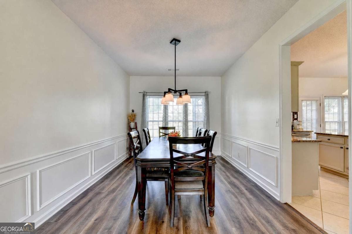 4 bedroom, 2.5 bathroom, 2,283 sq ft single family residence for sale at 900 Cherringham Court, Johns Creek, GA 30005 — photo 9