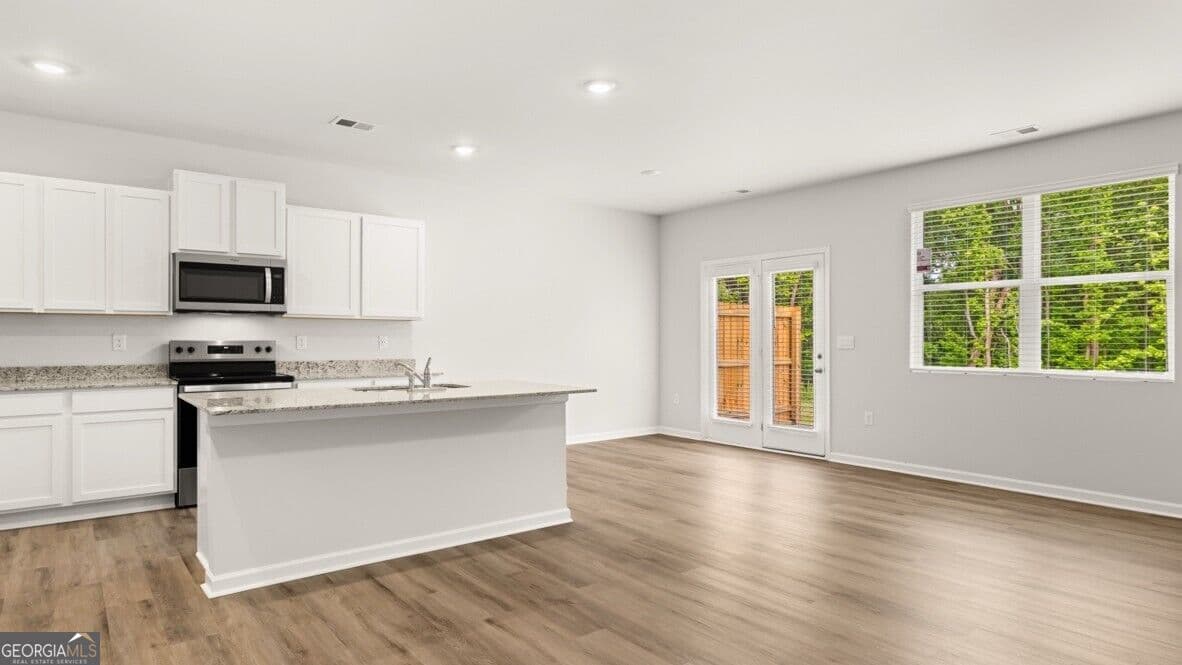 3 bedroom, 2.5 bathroom, 1,857 sq ft townhouse for sale at 3011 Ryker Road, Gainesville, GA 30507 — photo 5