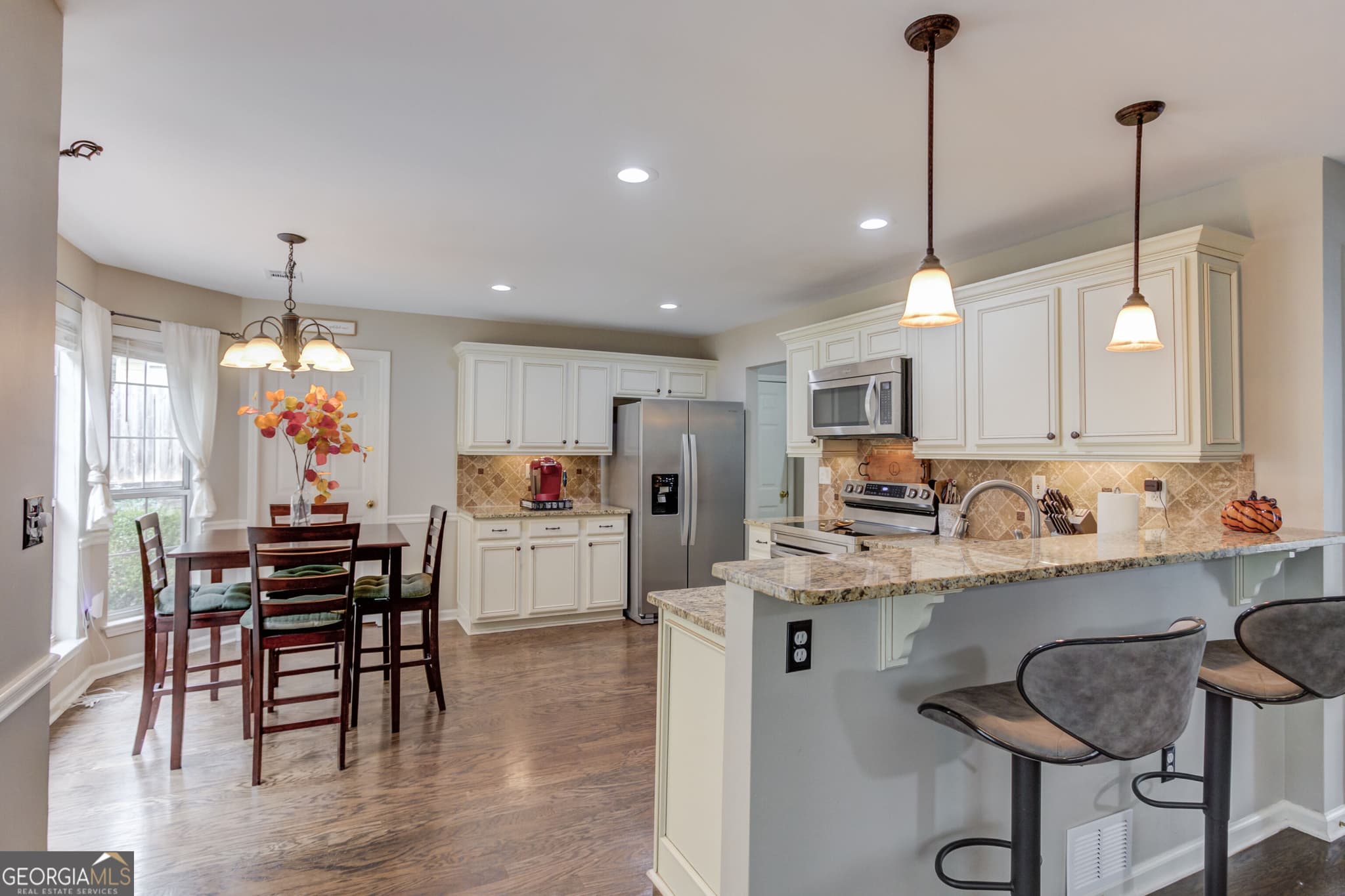 4 bedroom, 2.5 bathroom, 2,058 sq ft single family residence for sale at 2552 Crofton Court, Suwanee, GA 30024 — photo 6