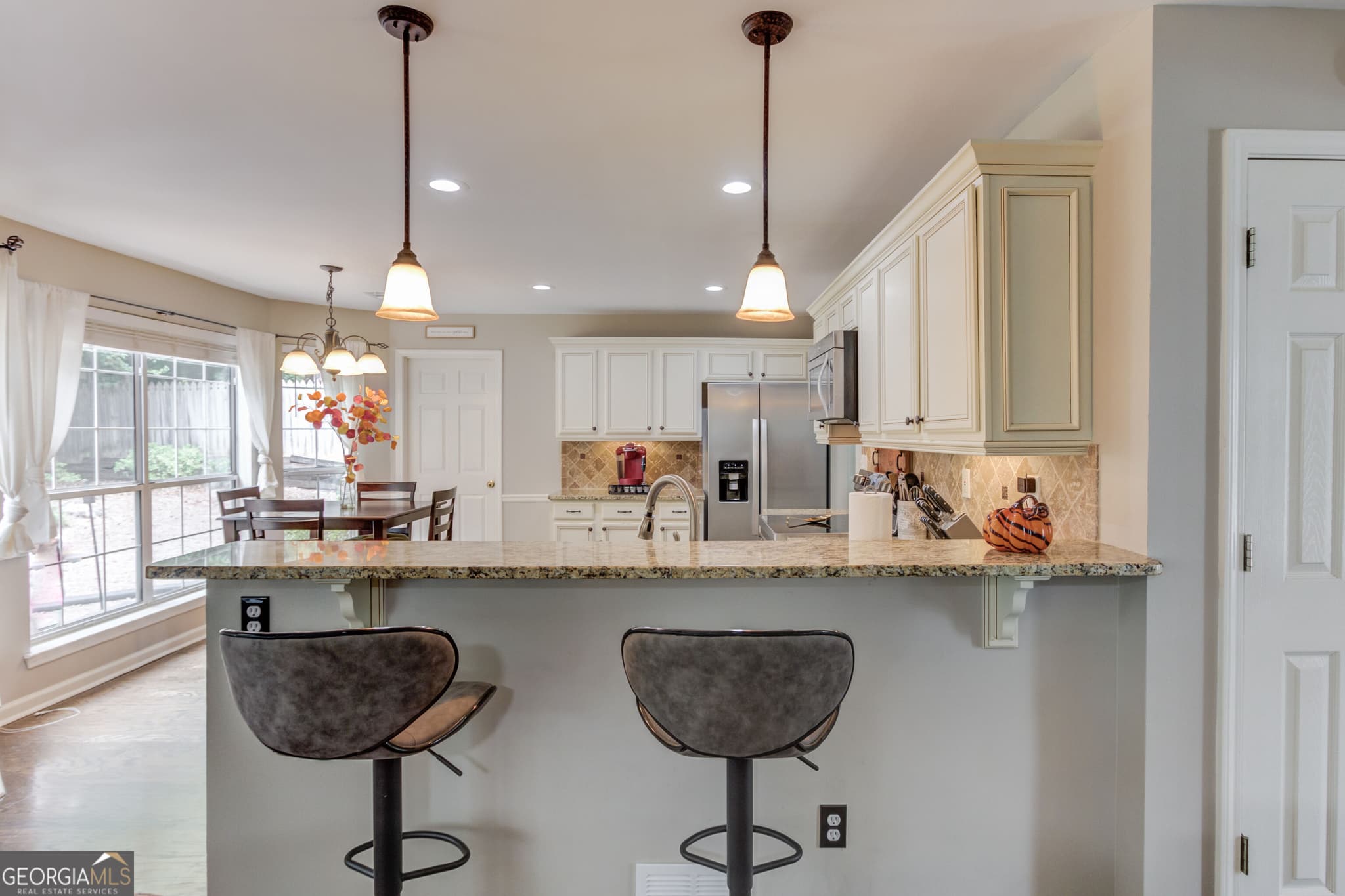4 bedroom, 2.5 bathroom, 2,058 sq ft single family residence for sale at 2552 Crofton Court, Suwanee, GA 30024 — photo 7