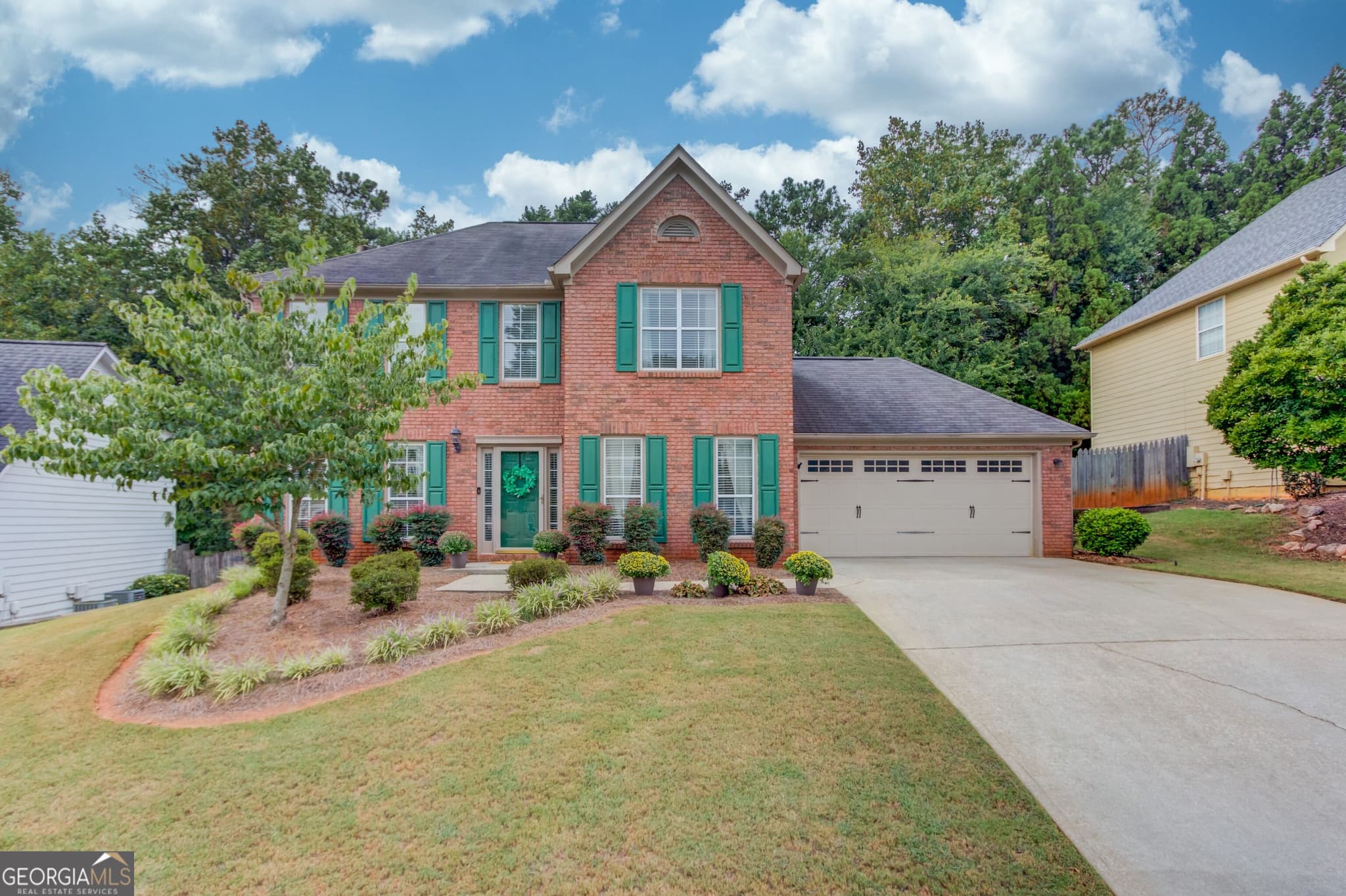 4 bedroom, 2.5 bathroom, 2,058 sq ft single family residence for sale at 2552 Crofton Court, Suwanee, GA 30024 — photo 1 of 44