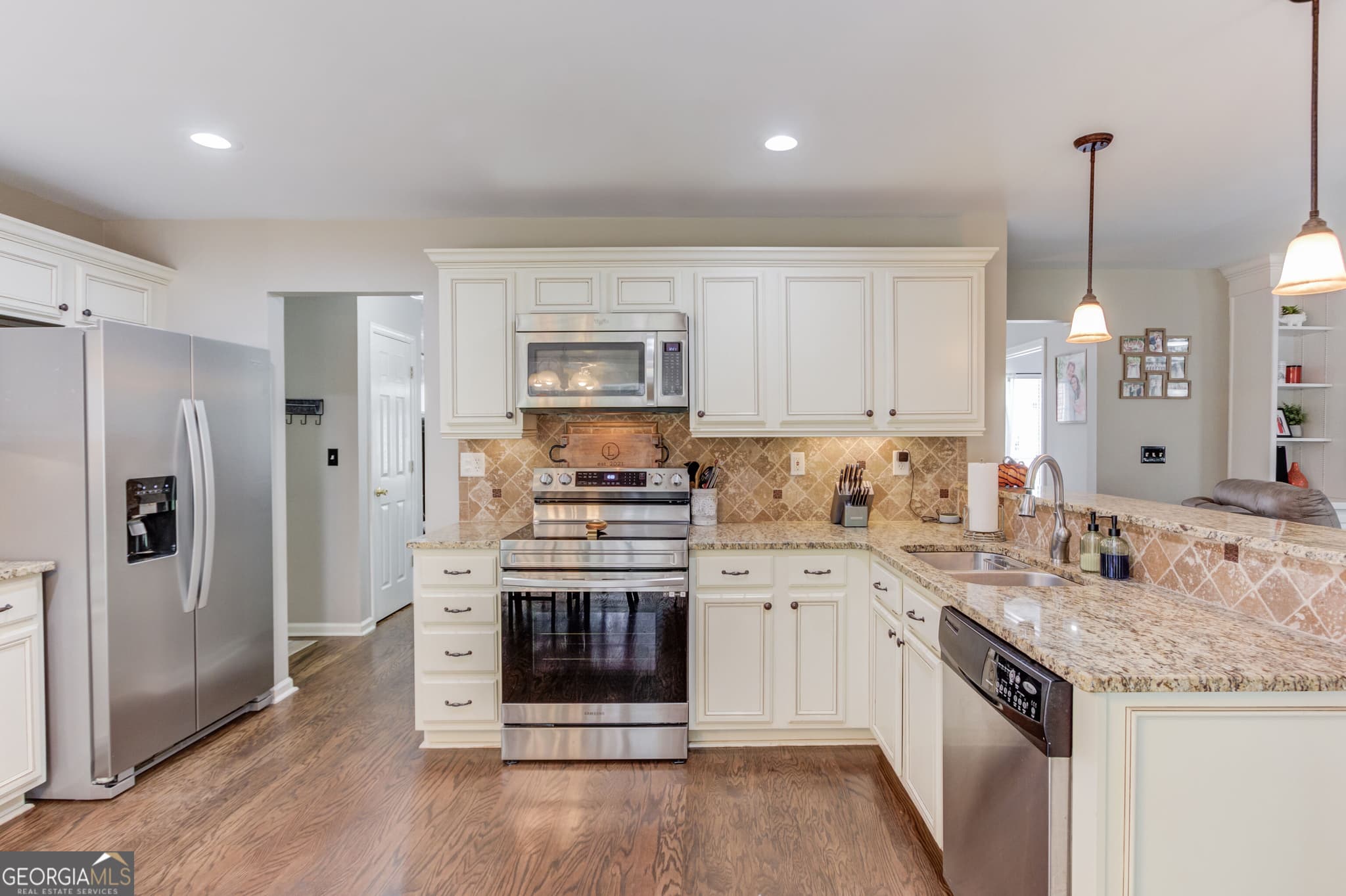 4 bedroom, 2.5 bathroom, 2,058 sq ft single family residence for sale at 2552 Crofton Court, Suwanee, GA 30024 — photo 8