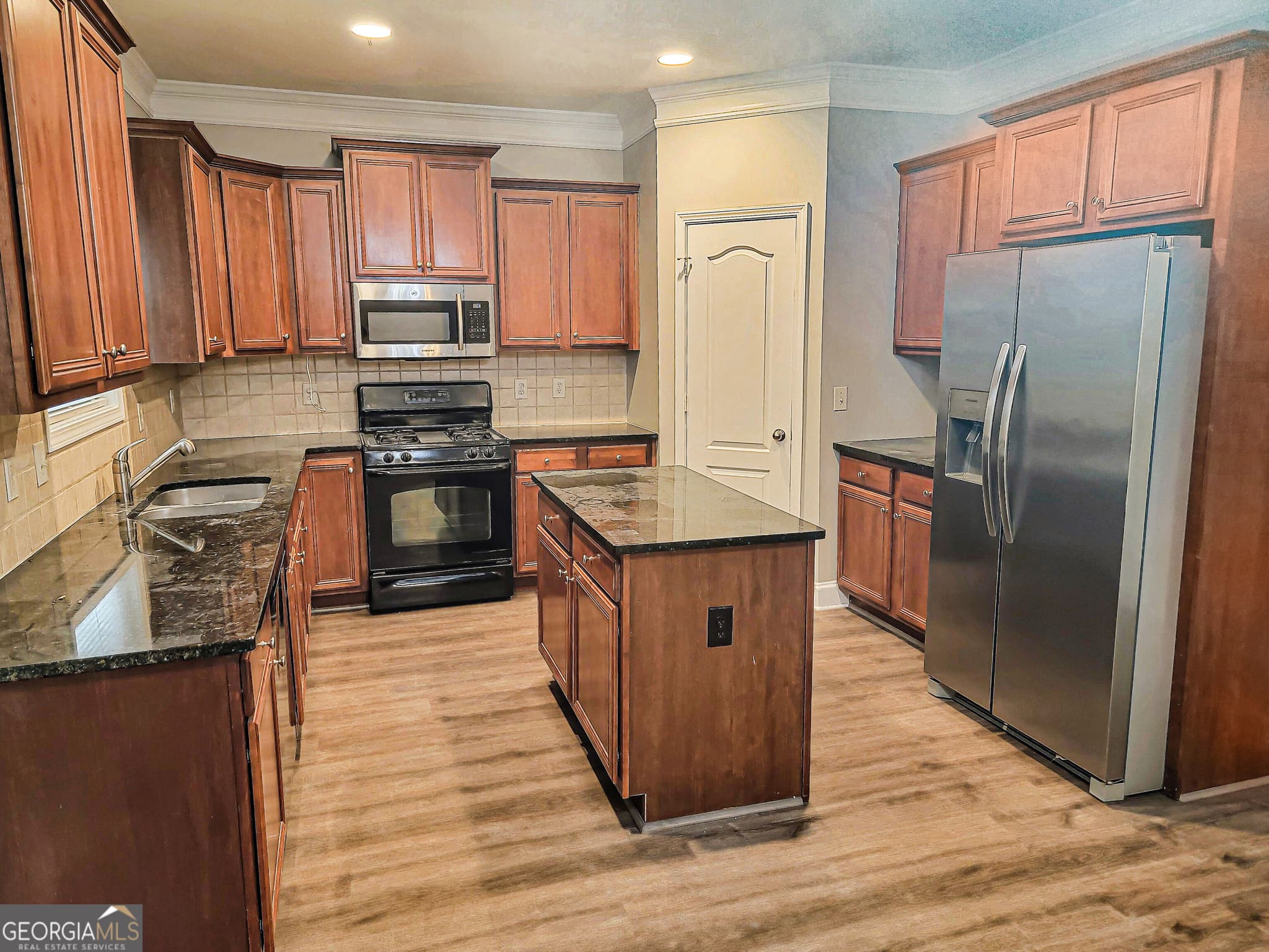 5 bedroom, 2.5 bathroom, 2,708 sq ft single family residence for sale at 908 Upland Ives Drive, Buford, GA 30518 — photo 9