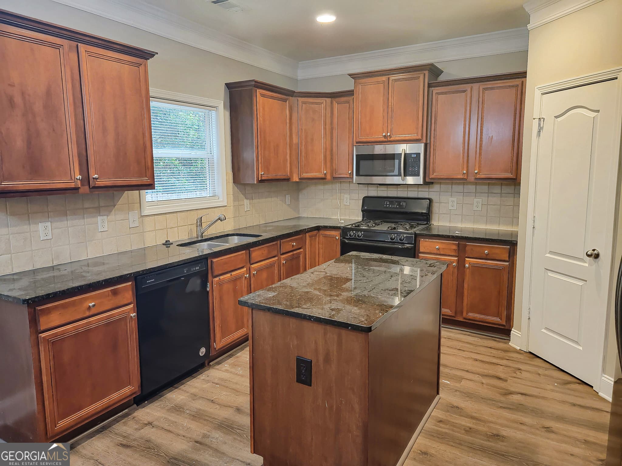 5 bedroom, 2.5 bathroom, 2,708 sq ft single family residence for sale at 908 Upland Ives Drive, Buford, GA 30518 — photo 8