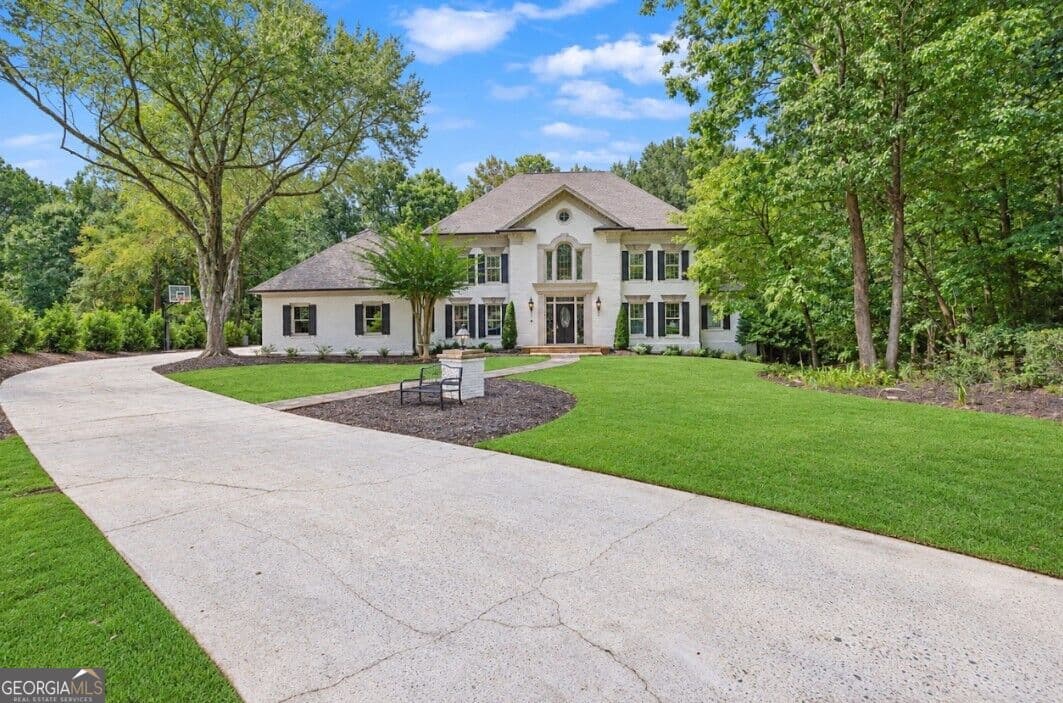 5 bedroom, 5.5 bathroom, 7,502 sq ft single family residence for sale at 4075 Brixham Way, Johns Creek, GA 30022 — photo 2