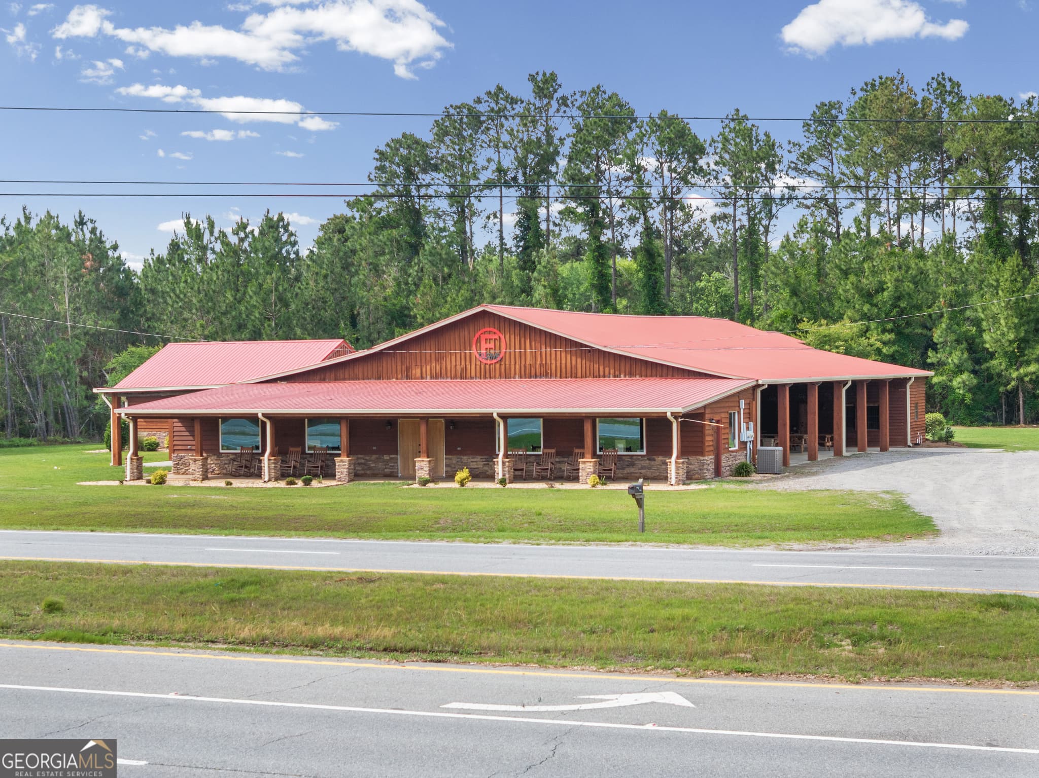 4 bedroom, 3 bathroom, 2,055 sq ft mixed use for sale at 5300 GOLDEN ISLE, Baxley, GA 31513