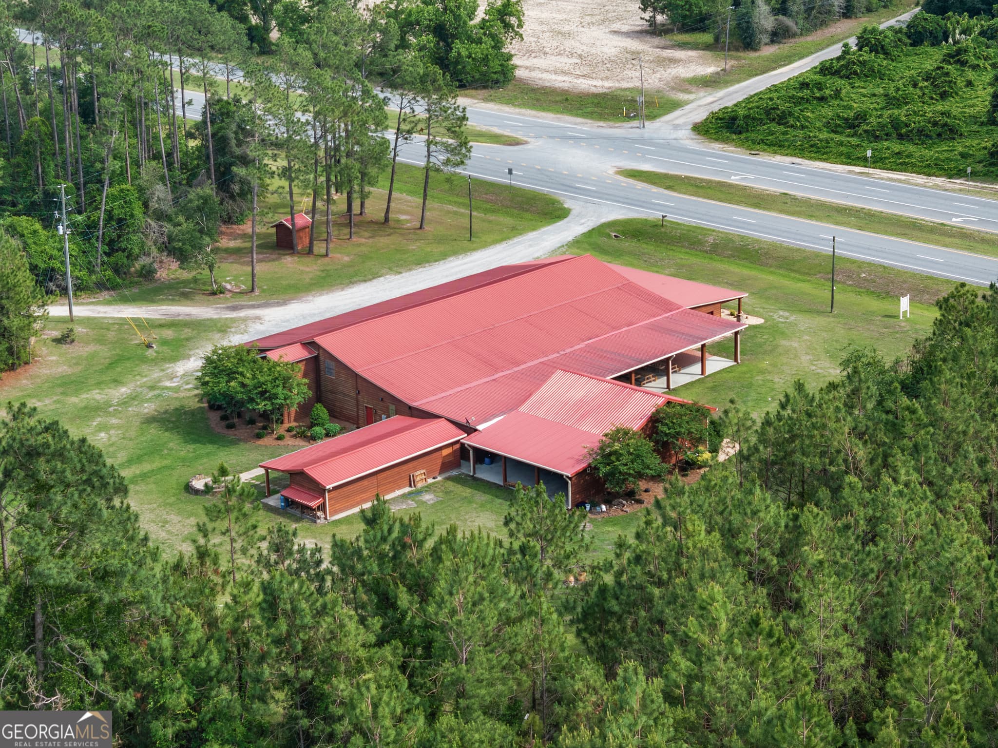 4 bedroom, 3 bathroom, 2,055 sq ft mixed use for sale at 5300 GOLDEN ISLE, Baxley, GA 31513 — photo 5